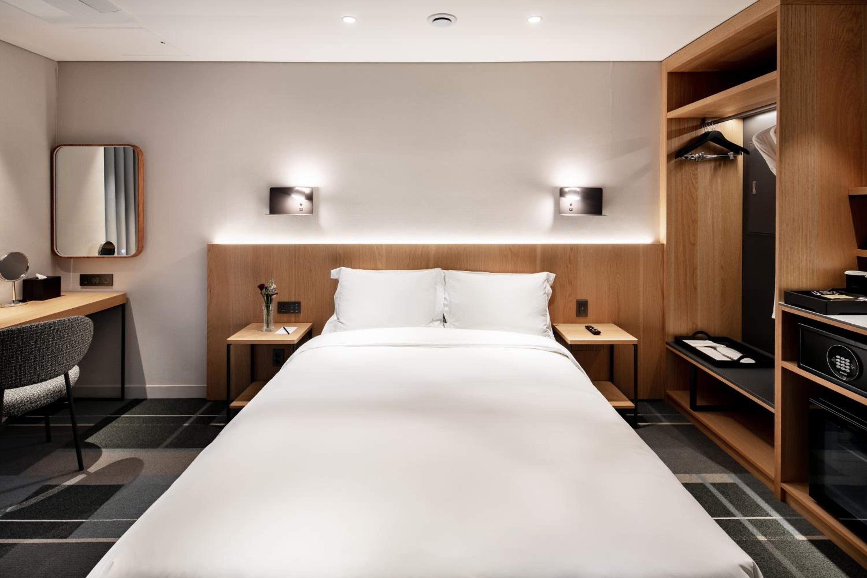 Deluxe Corner Double Room (No Parking) - Photo 4