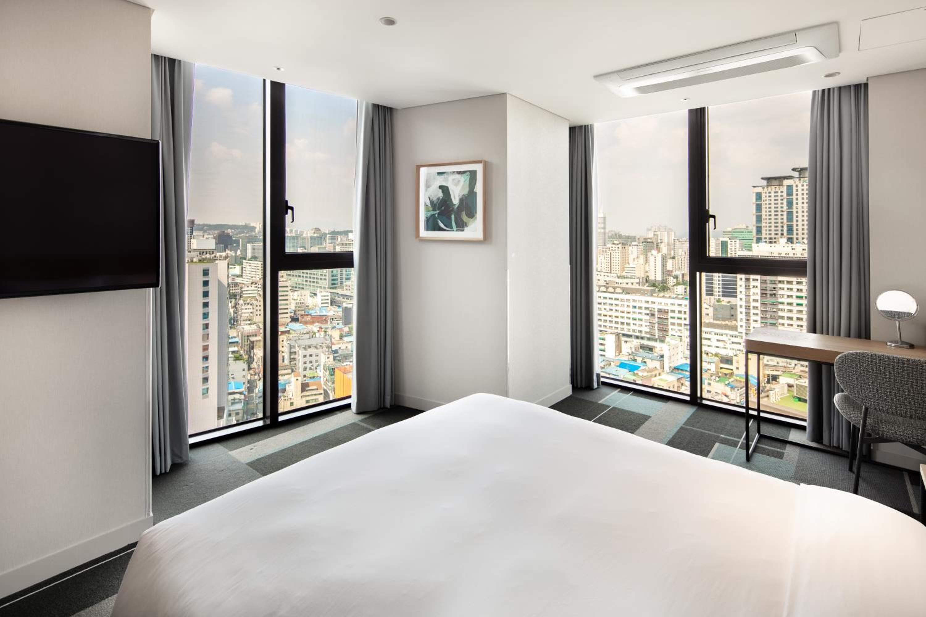 Deluxe Corner Double Room (No Parking) - Photo 1