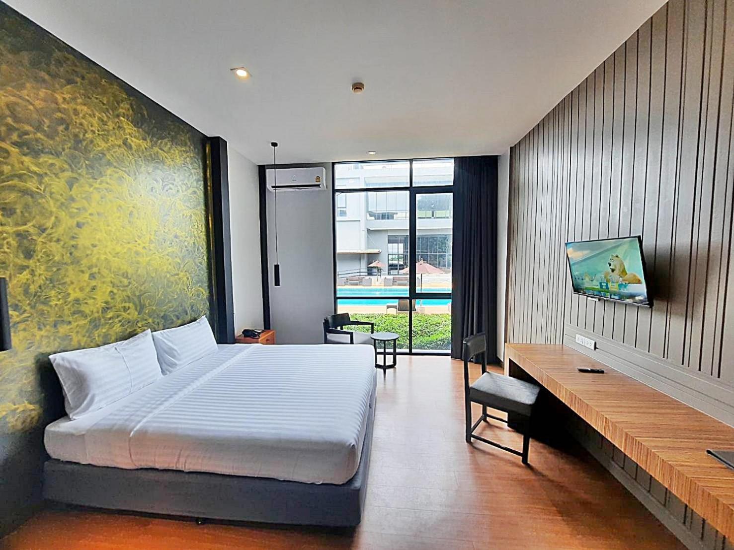 Deluxe Double or Twin Room with Pool View - Photo 3