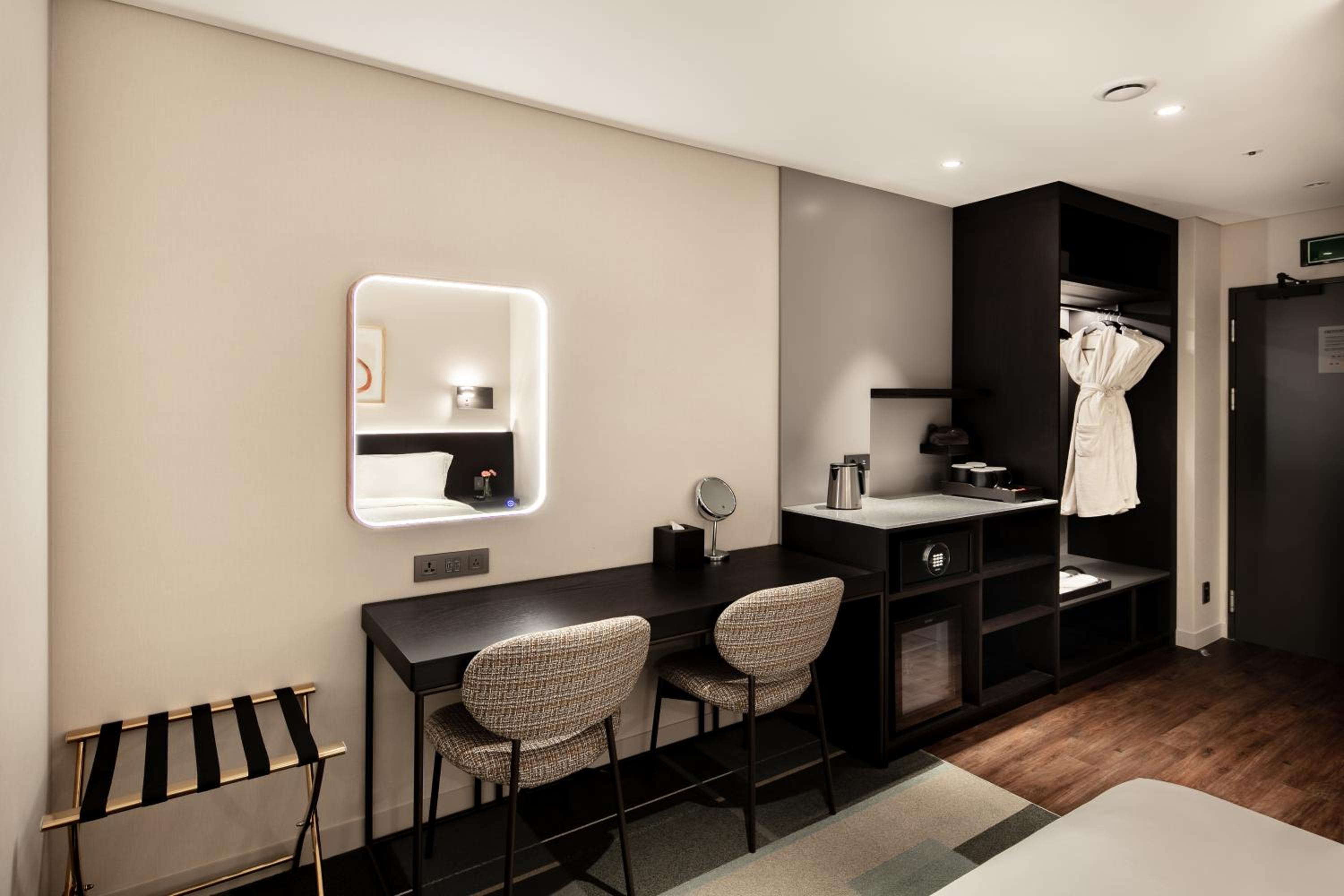 Quadruple Room 2 (No Parking) - Photo 3