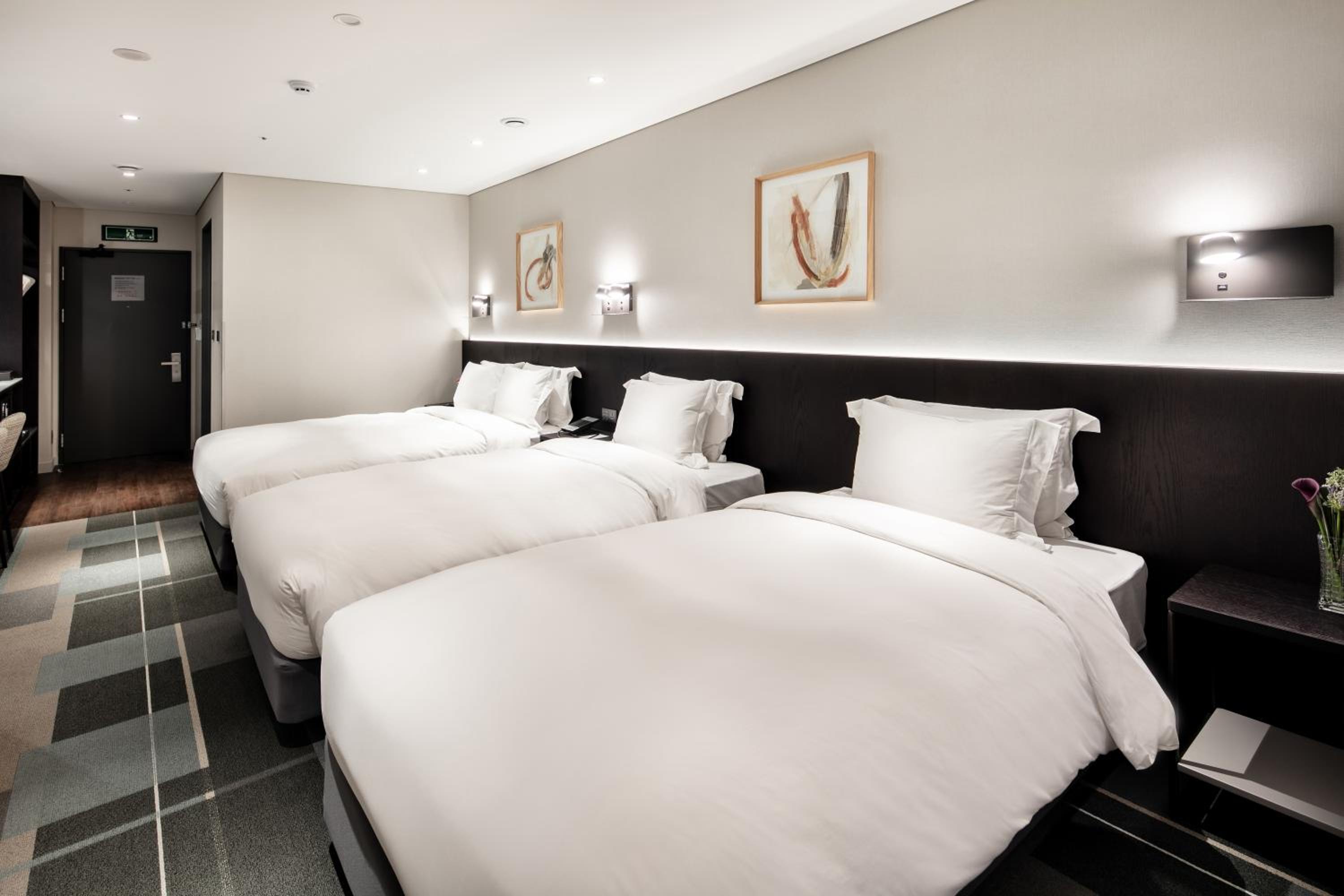 Quadruple Room 2 (No Parking) - Photo 2