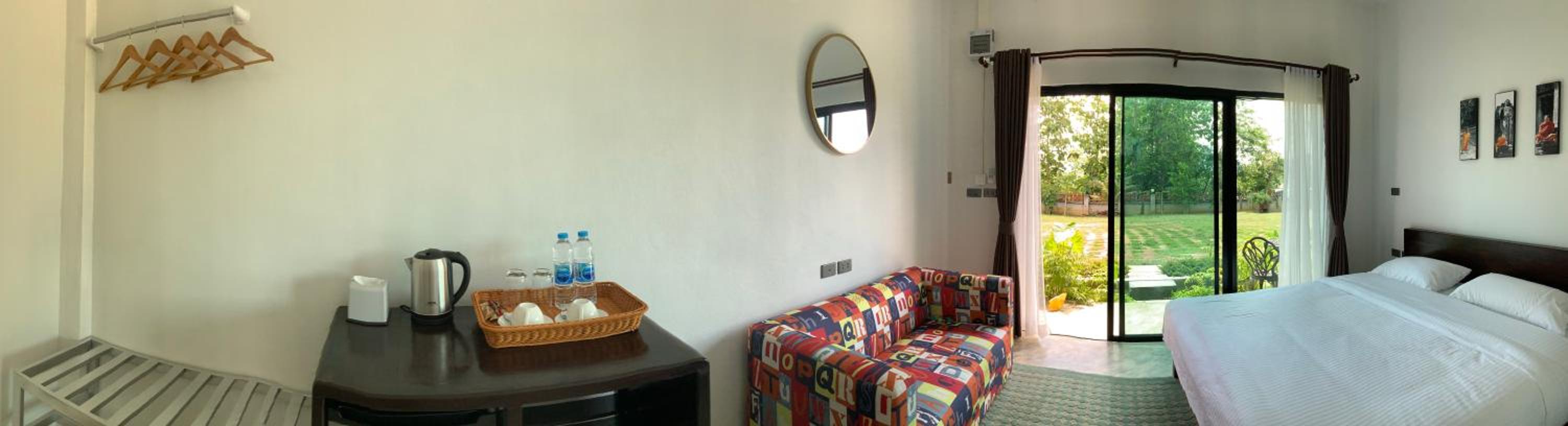 Standard Queen Room - Photo 9