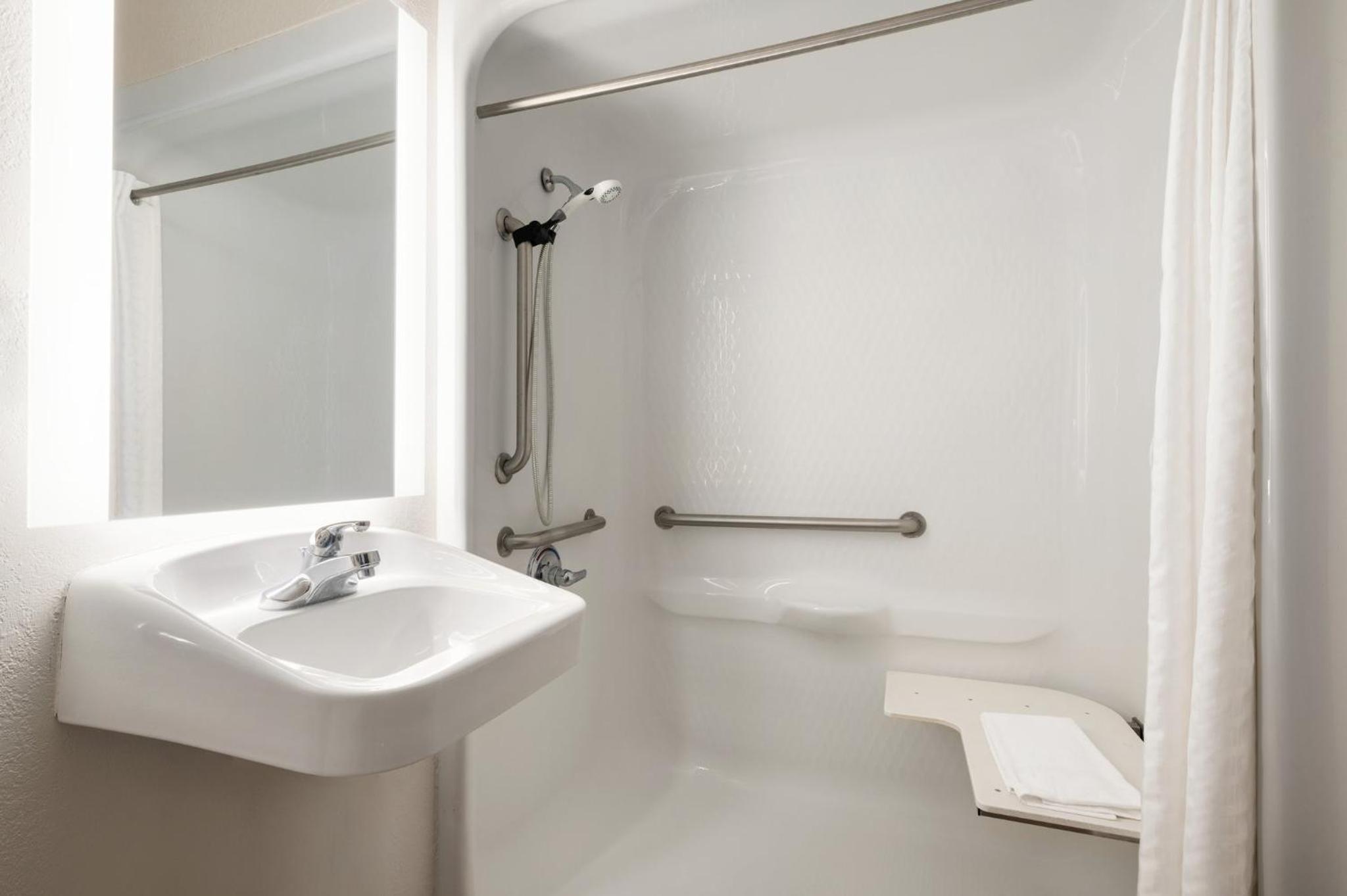 Queen Studio Suite with Two Queen Beds - Mobility Access Roll in Shower/Non-Smoking