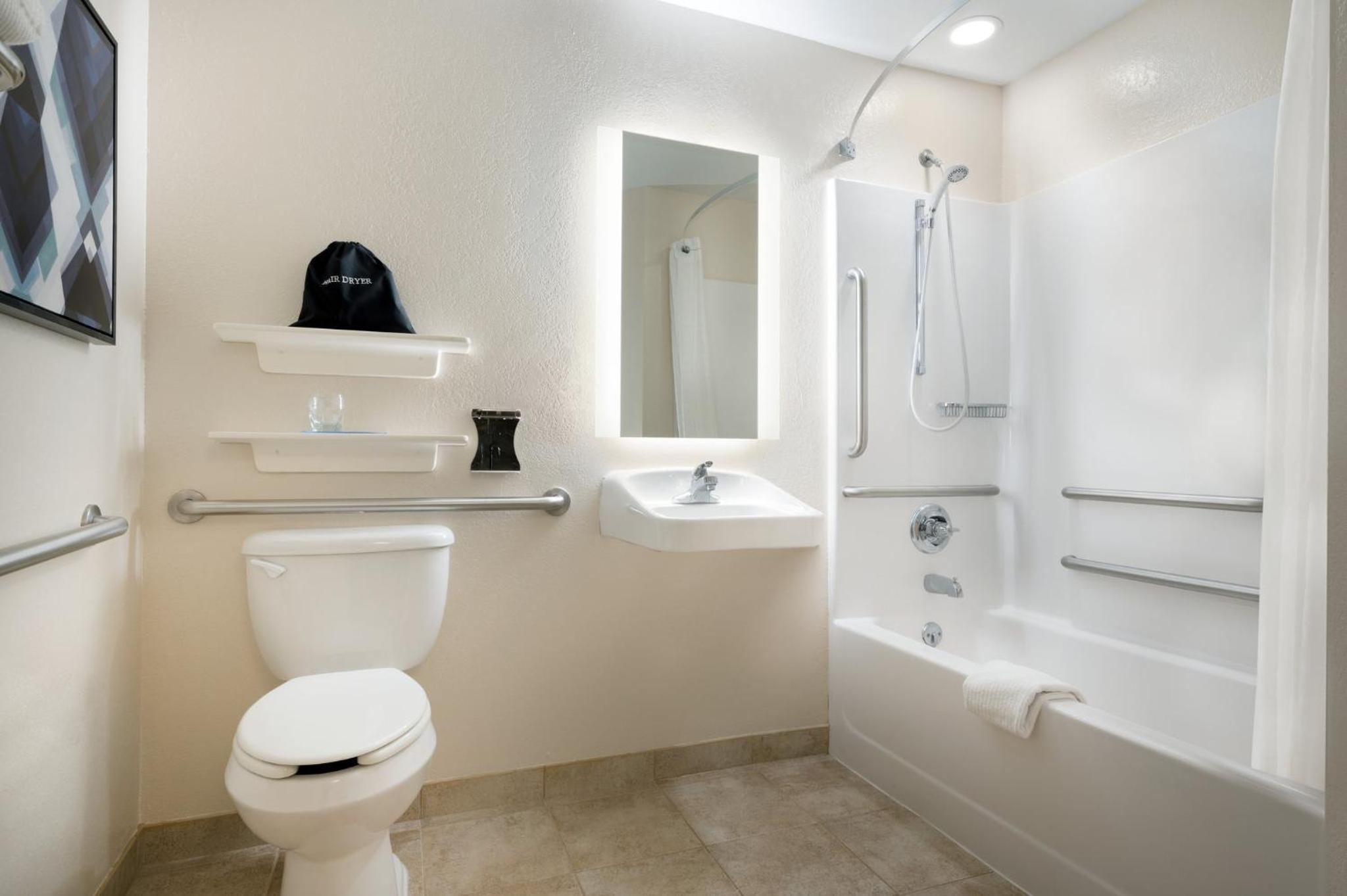 Studio Suite with Two Queen Beds and Hearing Mobility Accessible Tub photo 2