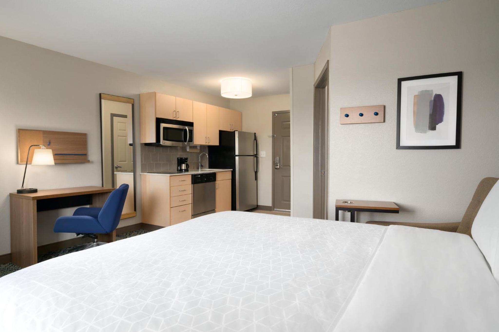 Studio Queen Suite