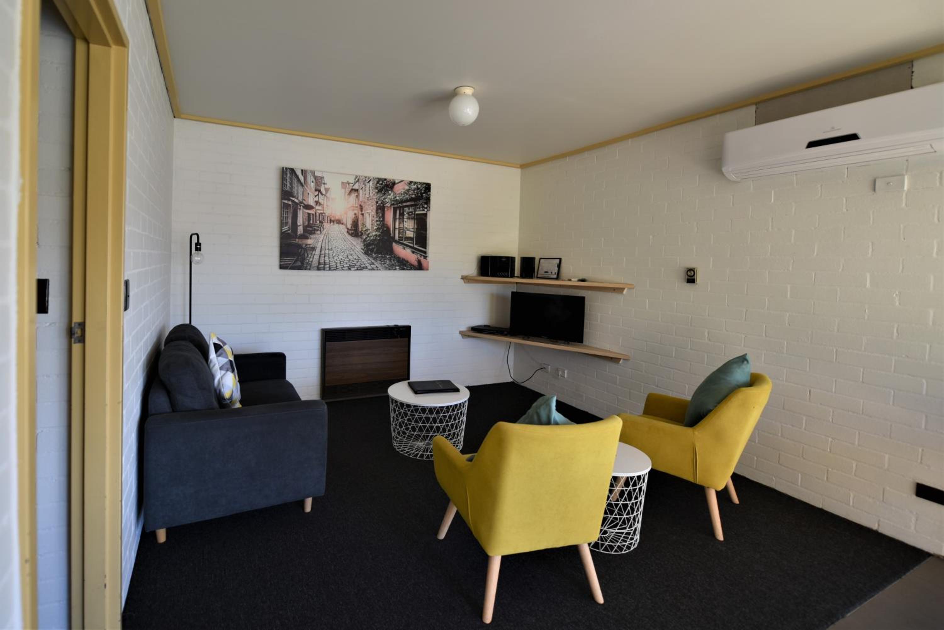 Two-Bedroom Apartment With Lake View photo 1
