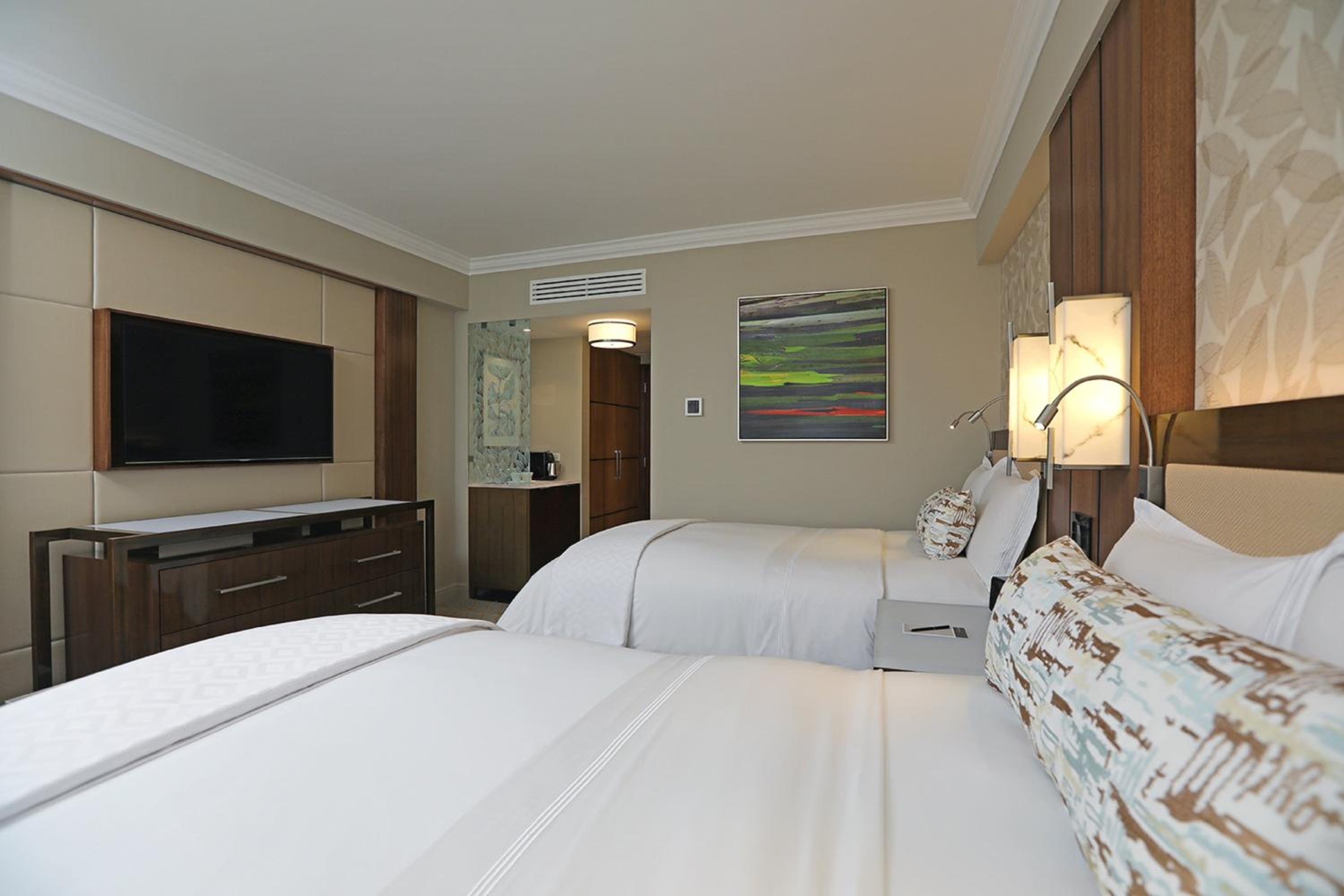 Classic Double Room with Two Double Beds - Photo 12
