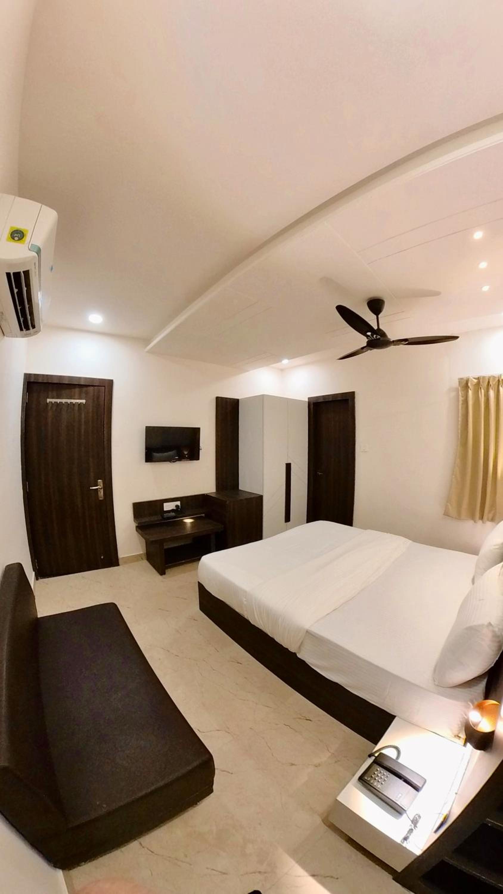 Deluxe Room - Photo 1