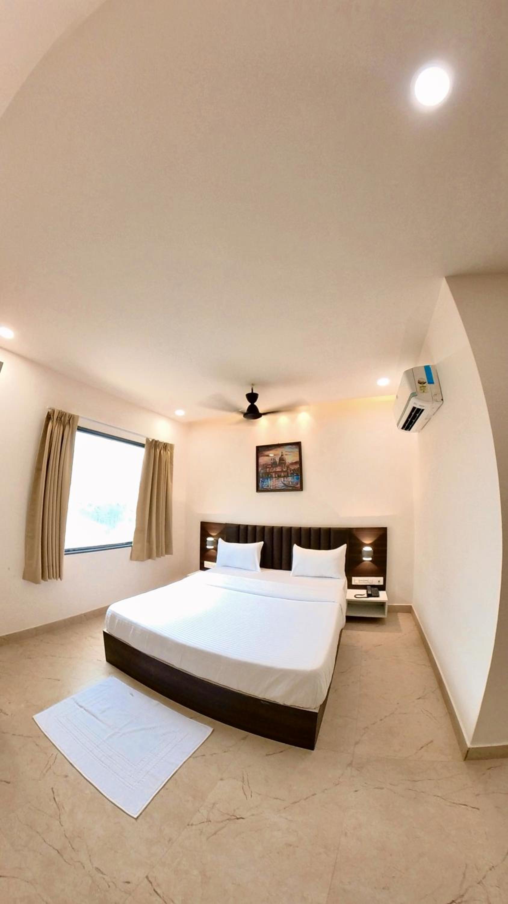 Deluxe Room - Photo 2