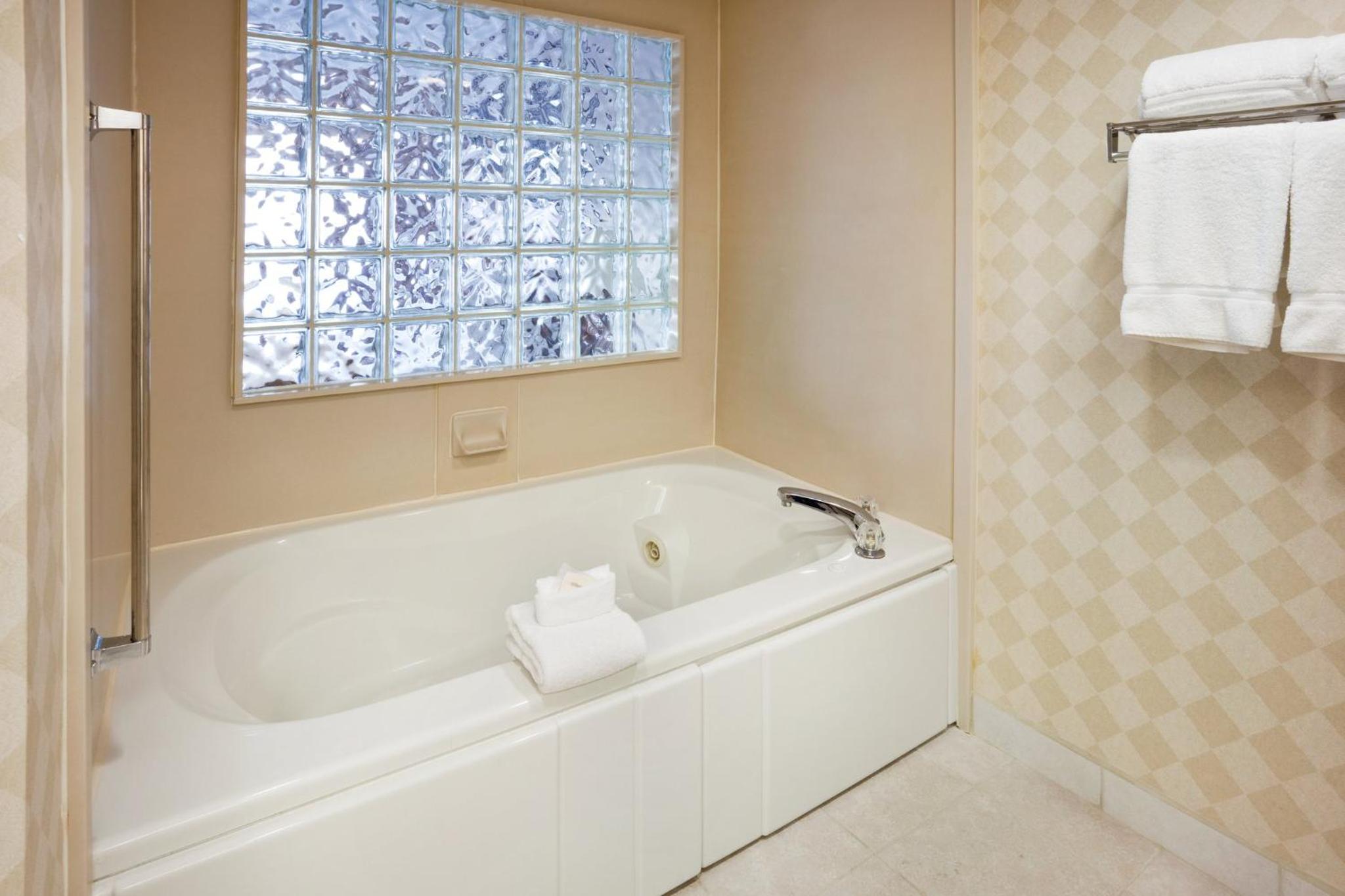 King Suite - Photo 2