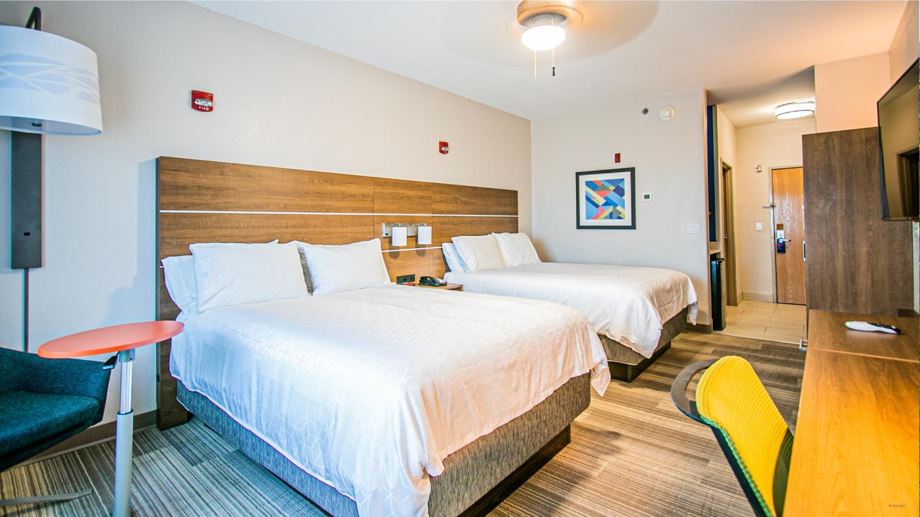 Standard Queen Room with Two Queen Beds - Communications Accessible - Photo 2