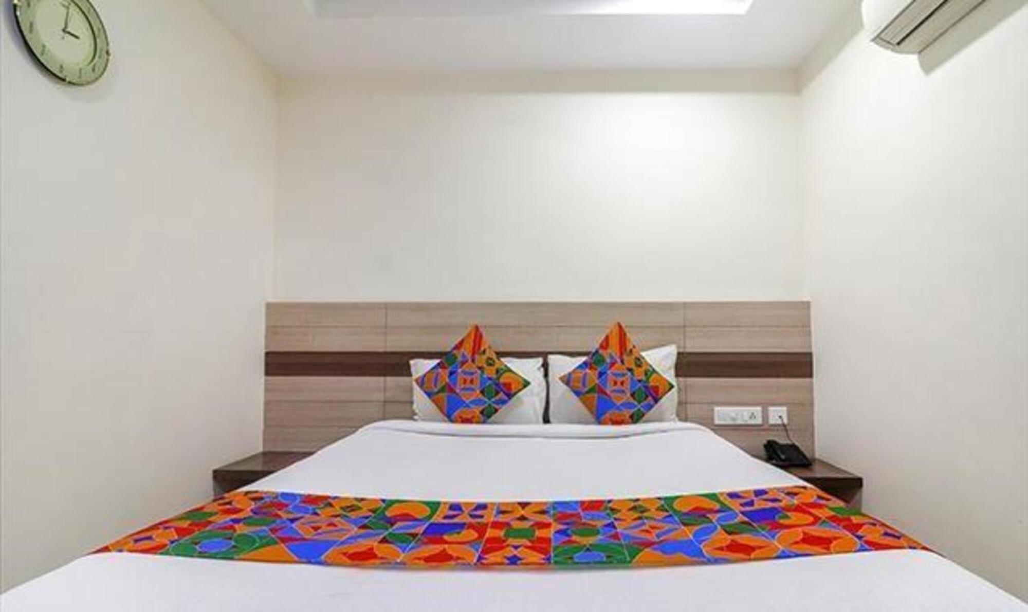 Deluxe Room - Photo 6