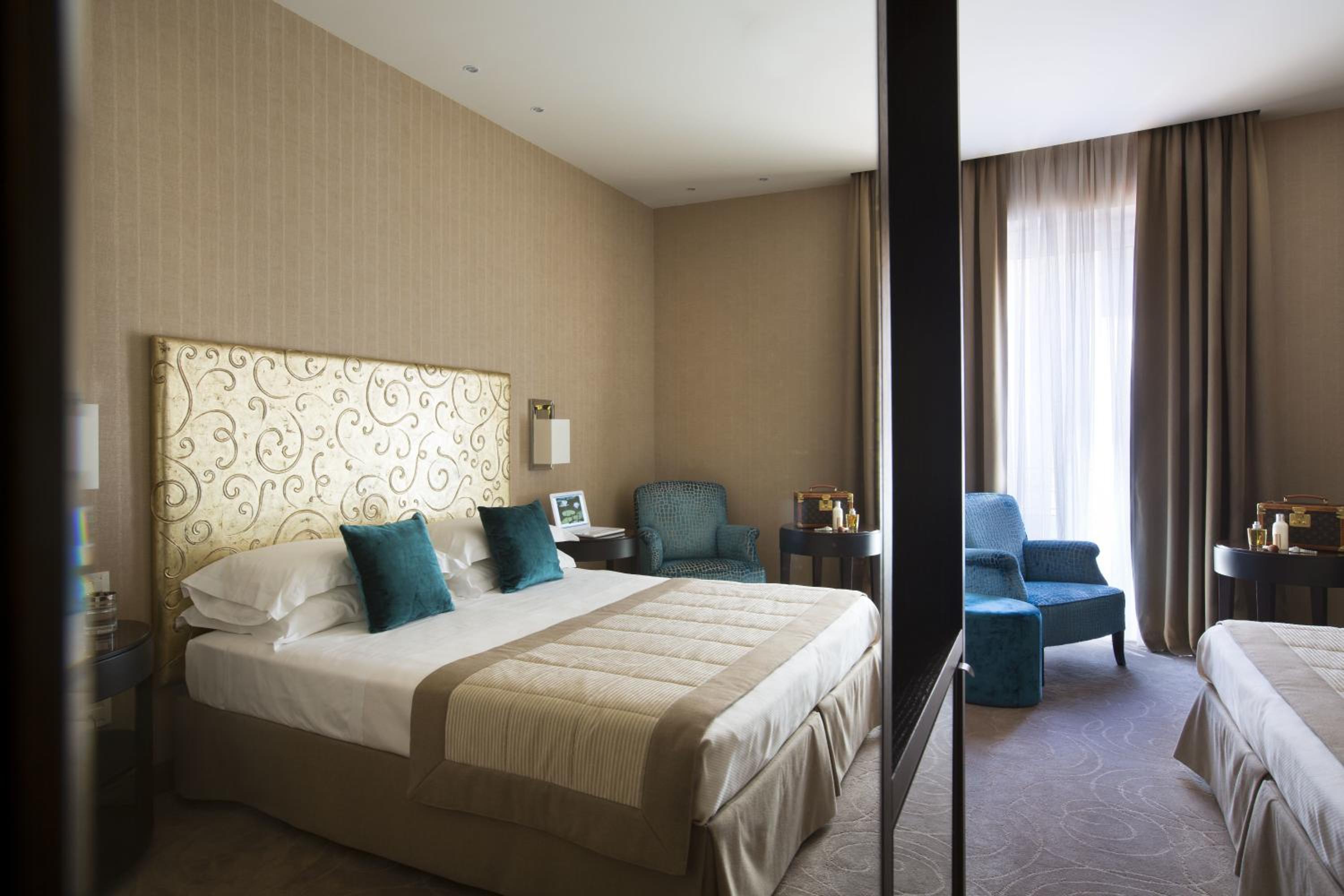 Superior Double Room with Lake View - Photo 3