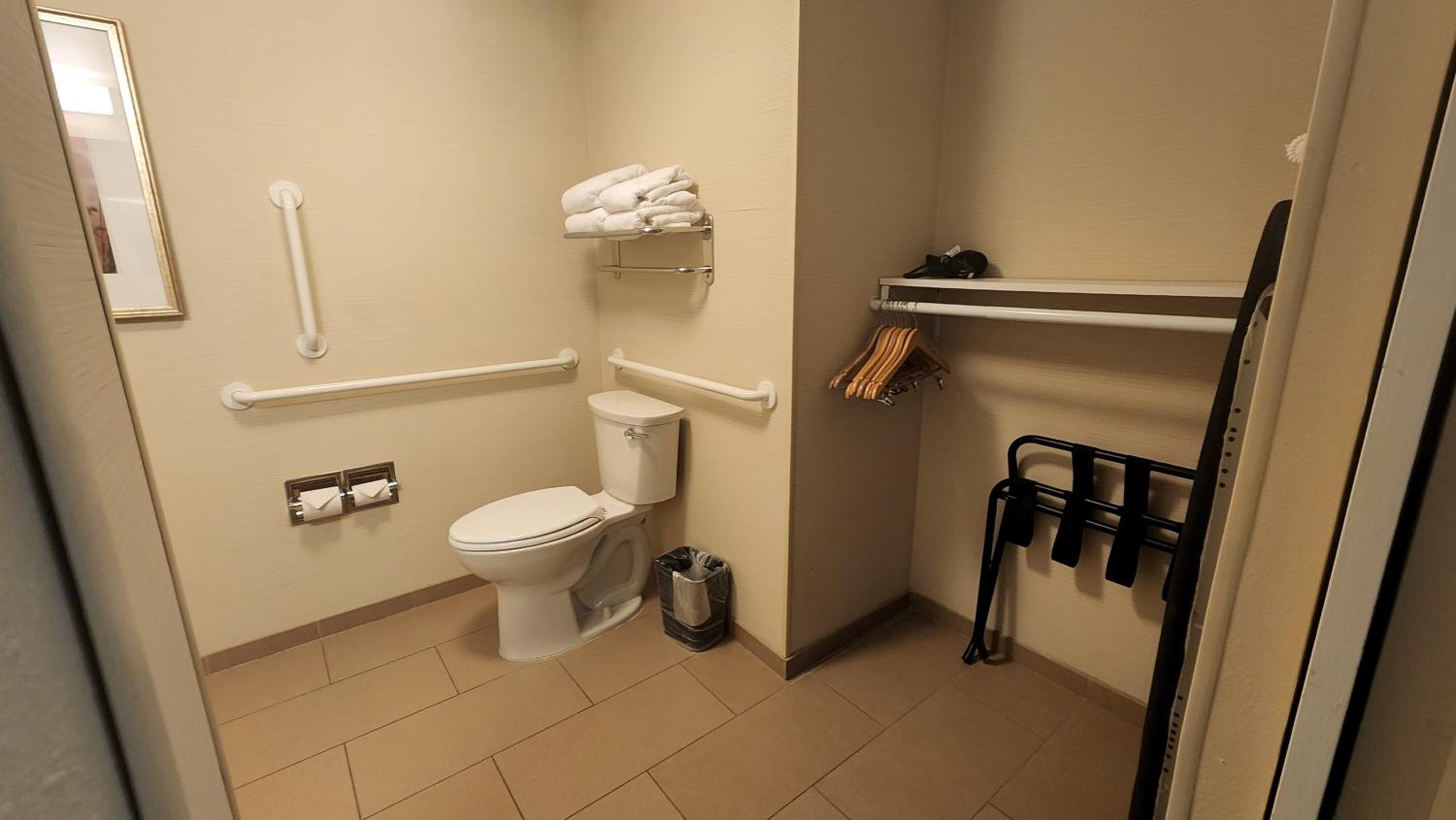 Studio King Suite with Accessible Roll in Shower - Non-Smoking