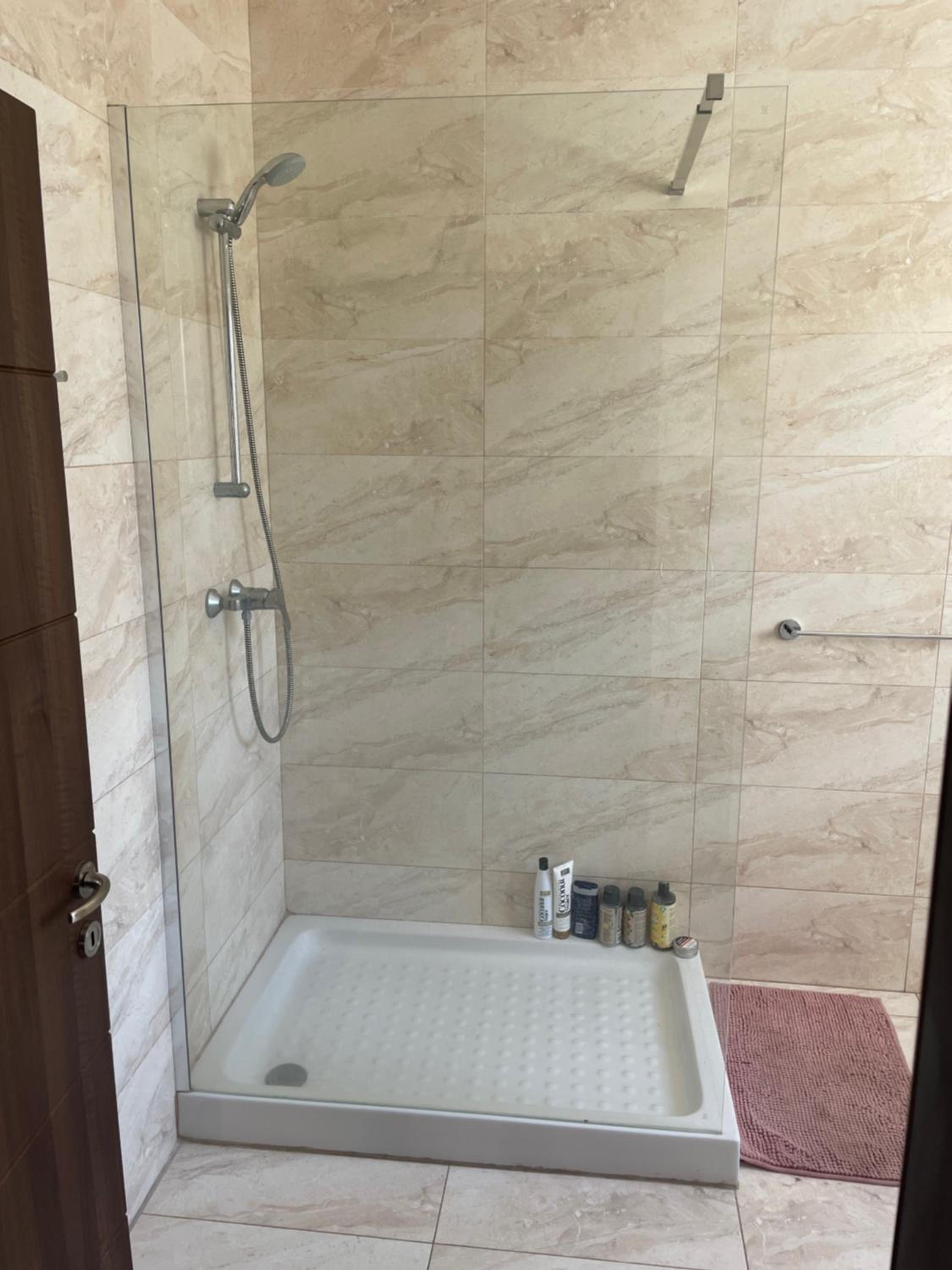Double Room with Shared Bathroom photo 3