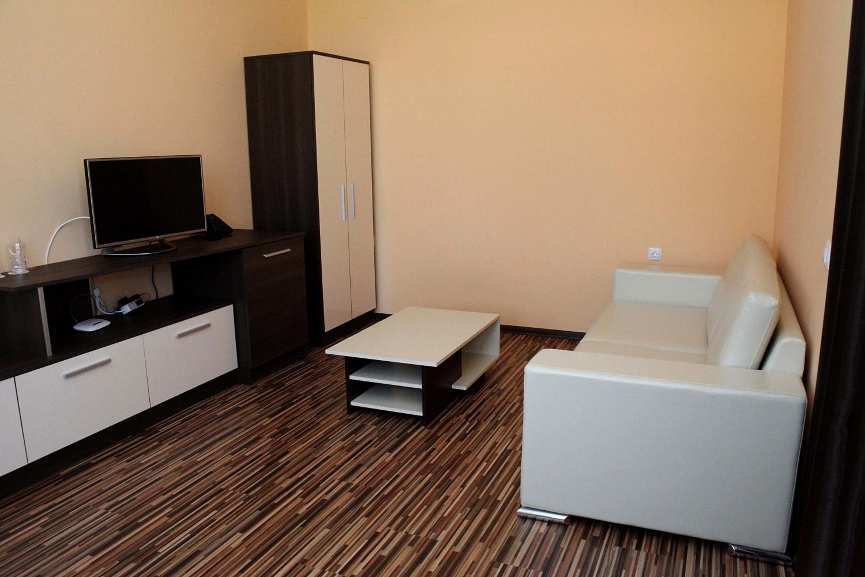 One-Bedroom Suite (2 Adults+2 Children)