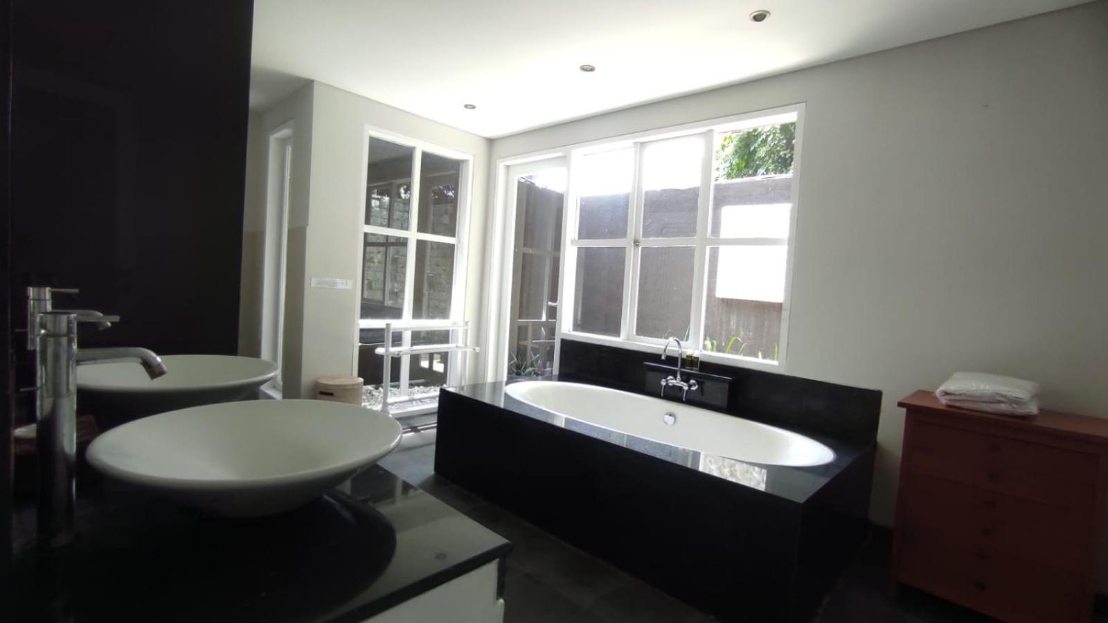 Suite - Photo 9