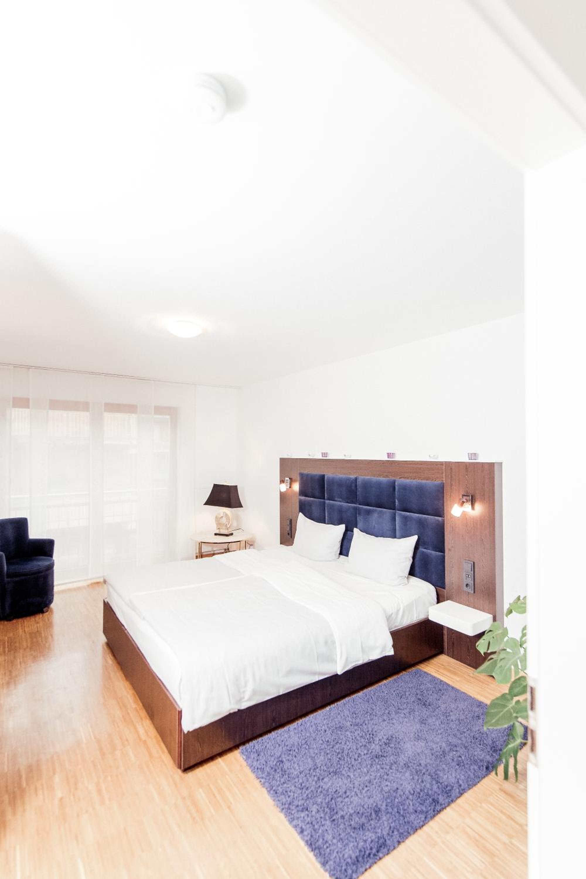 One-Bedroom Apartment - Photo 4