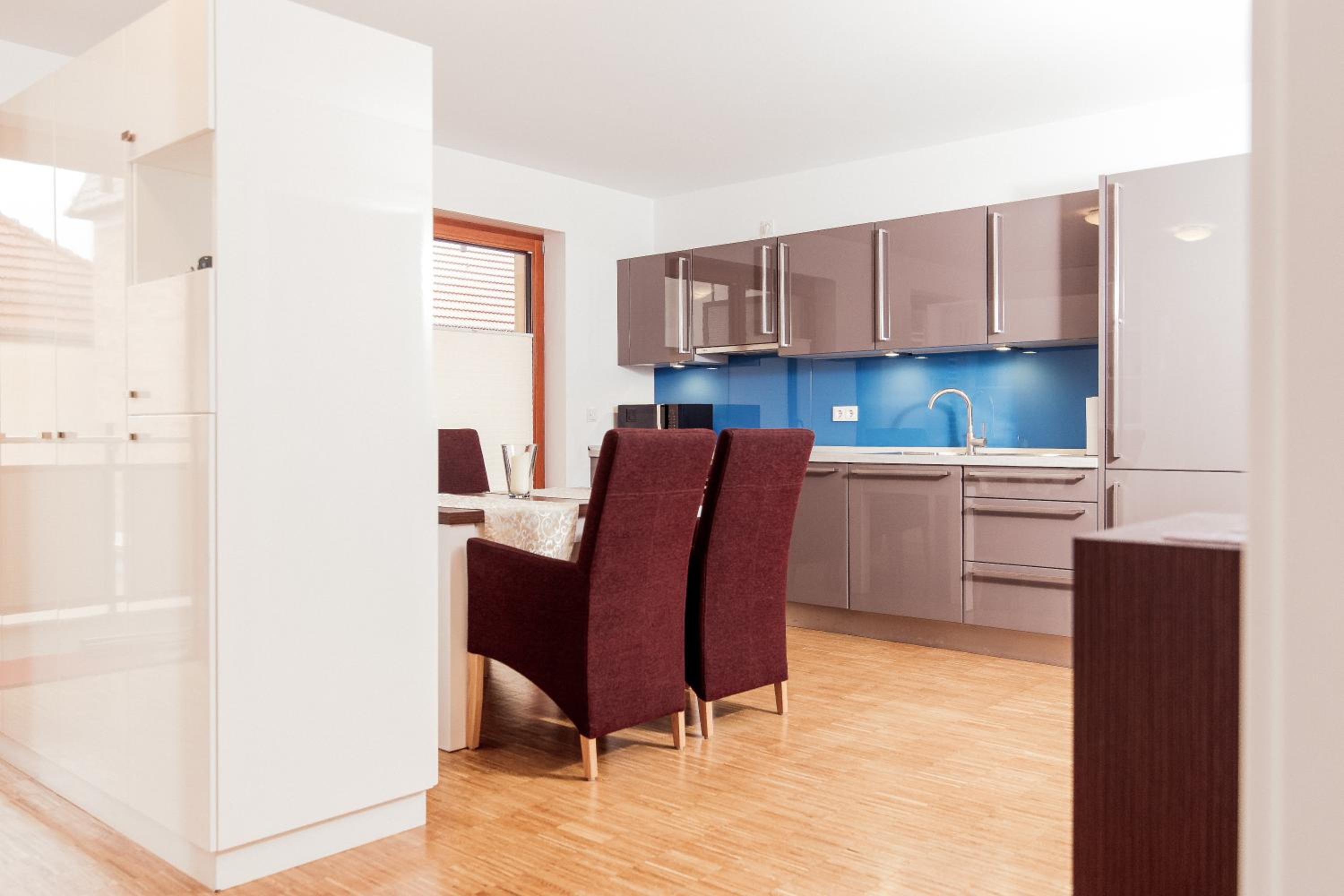 One-Bedroom Apartment - Photo 2