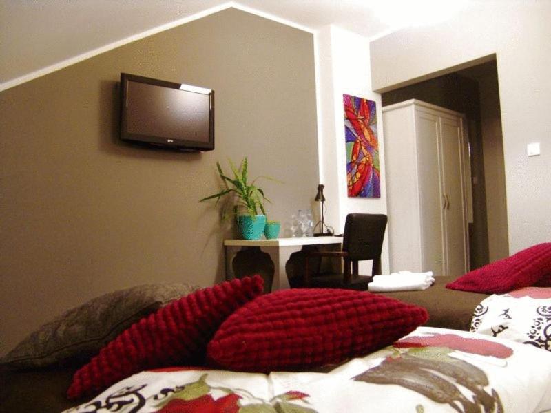 Twin Room - Photo 7