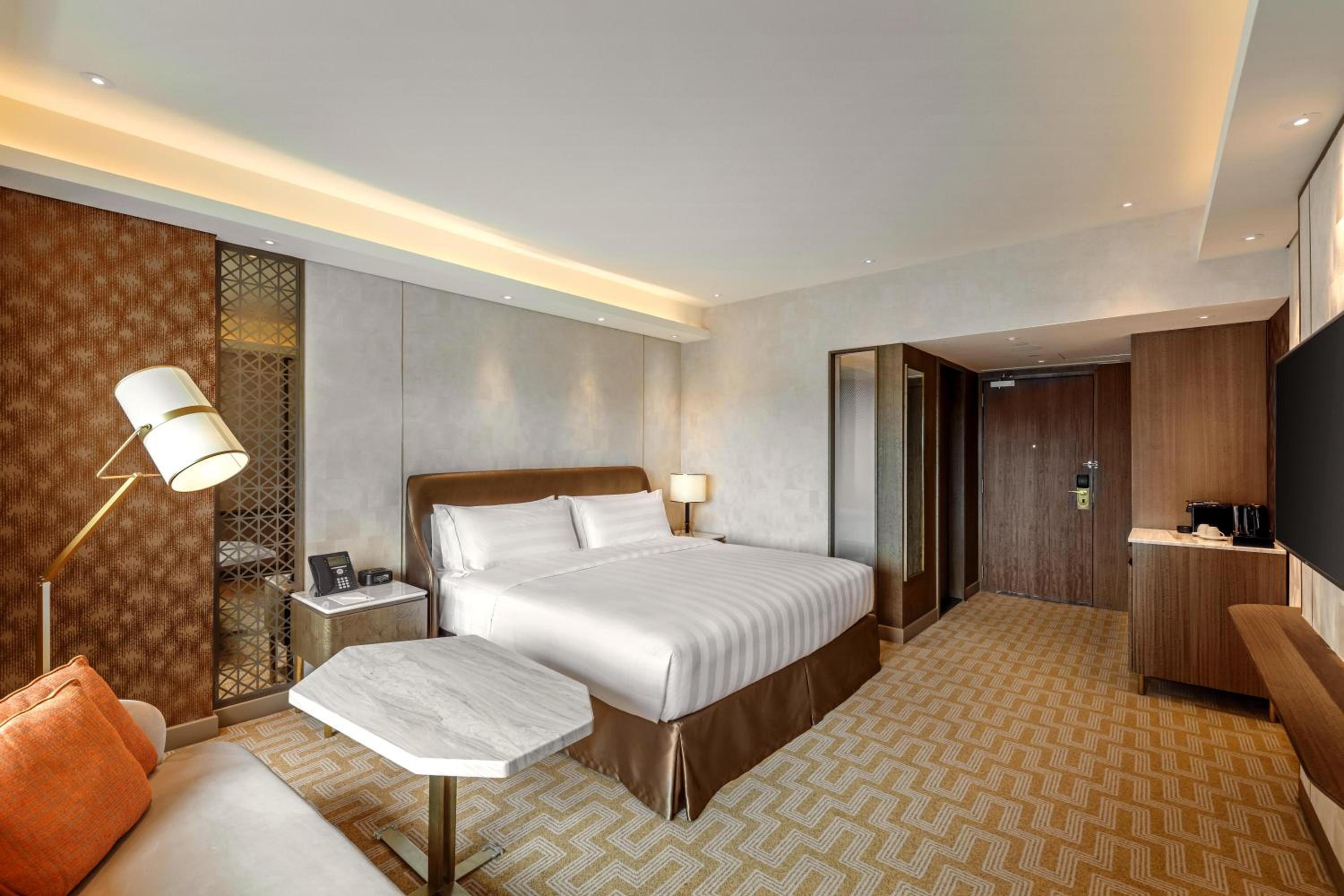 PARKROYAL Club Deluxe Room with $30 F&B Credits & Late Check Out 2PM