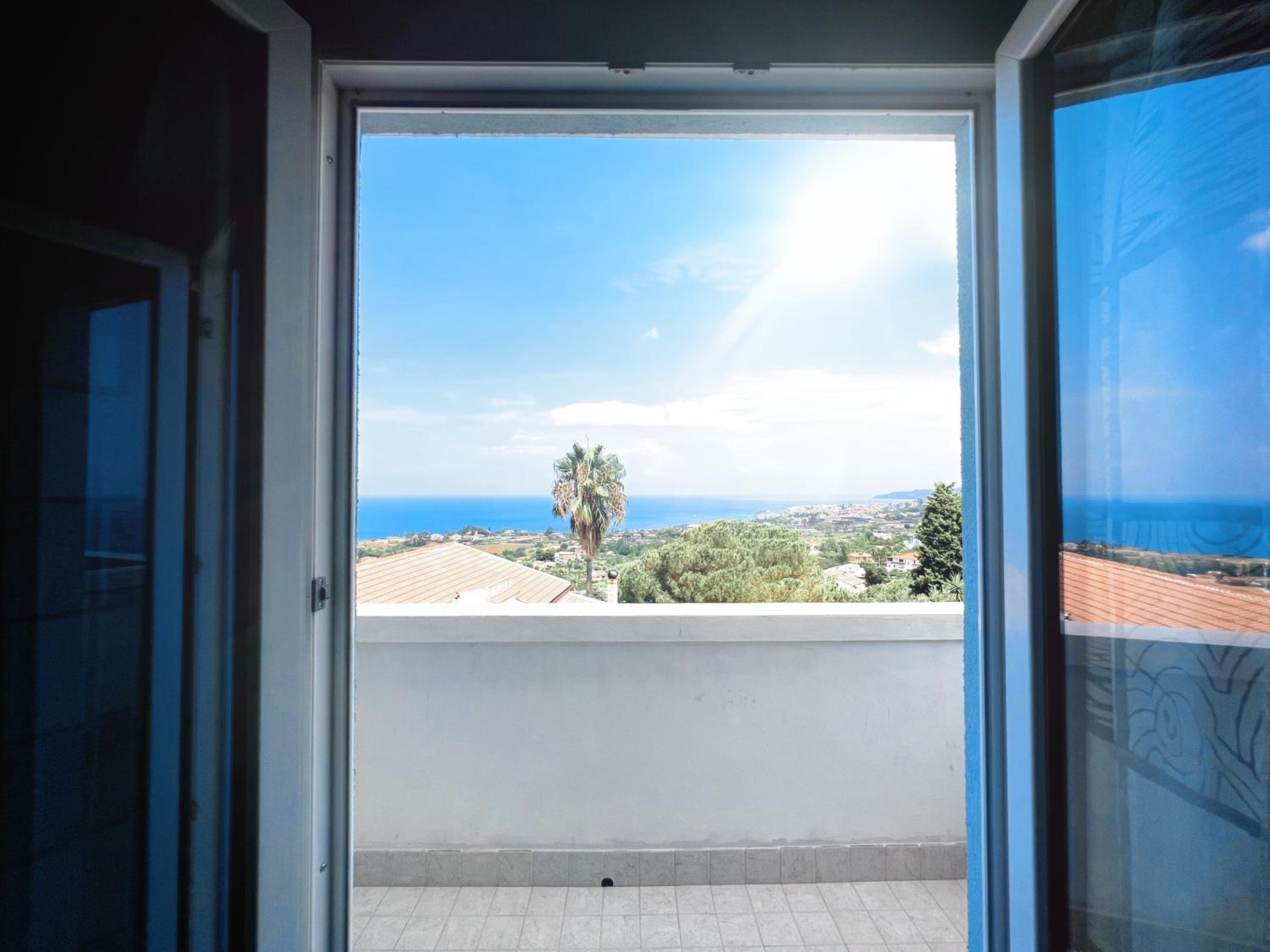 Double Room with Balcony - Photo 14