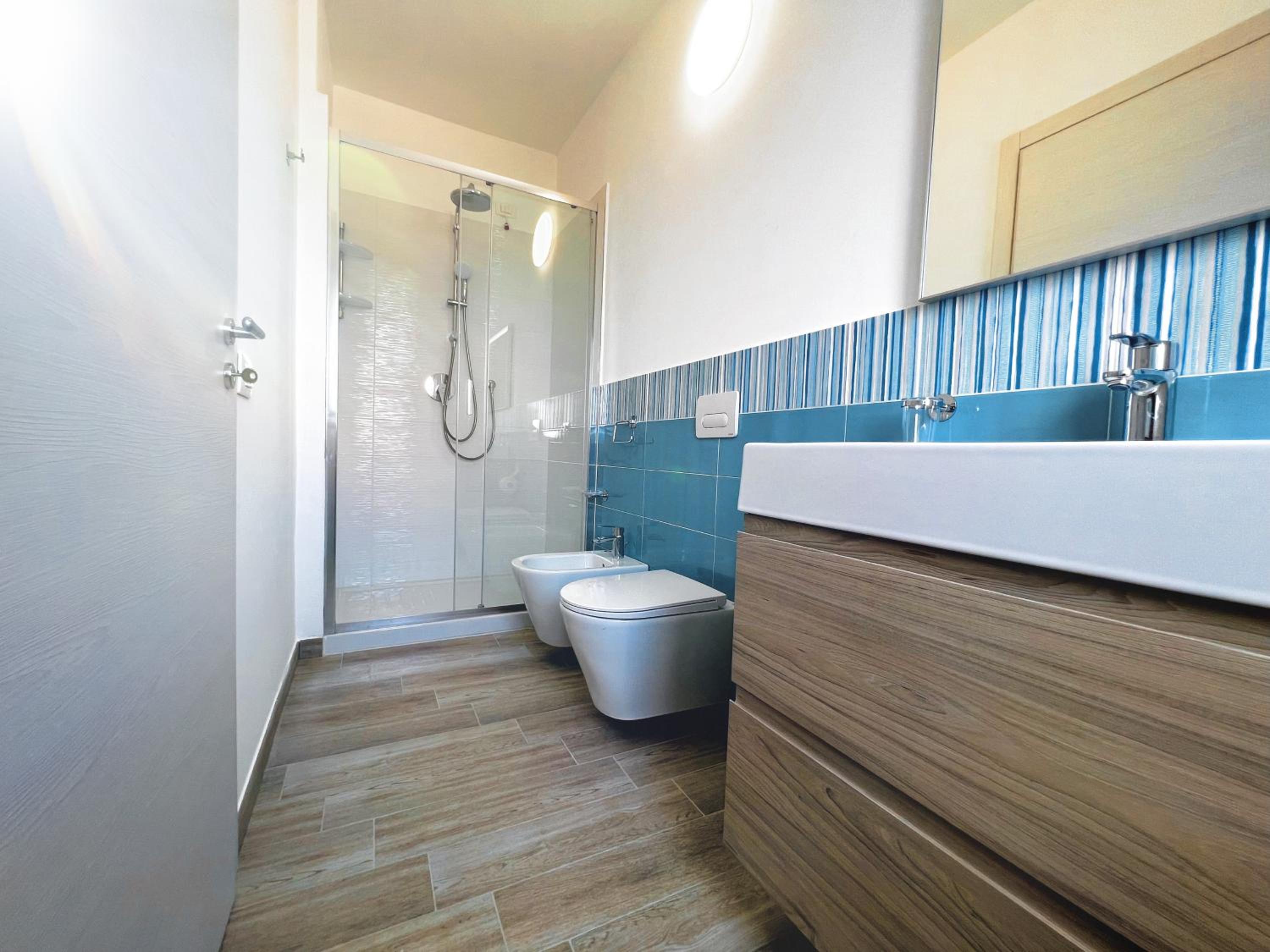 Double Room with Balcony - Photo 4