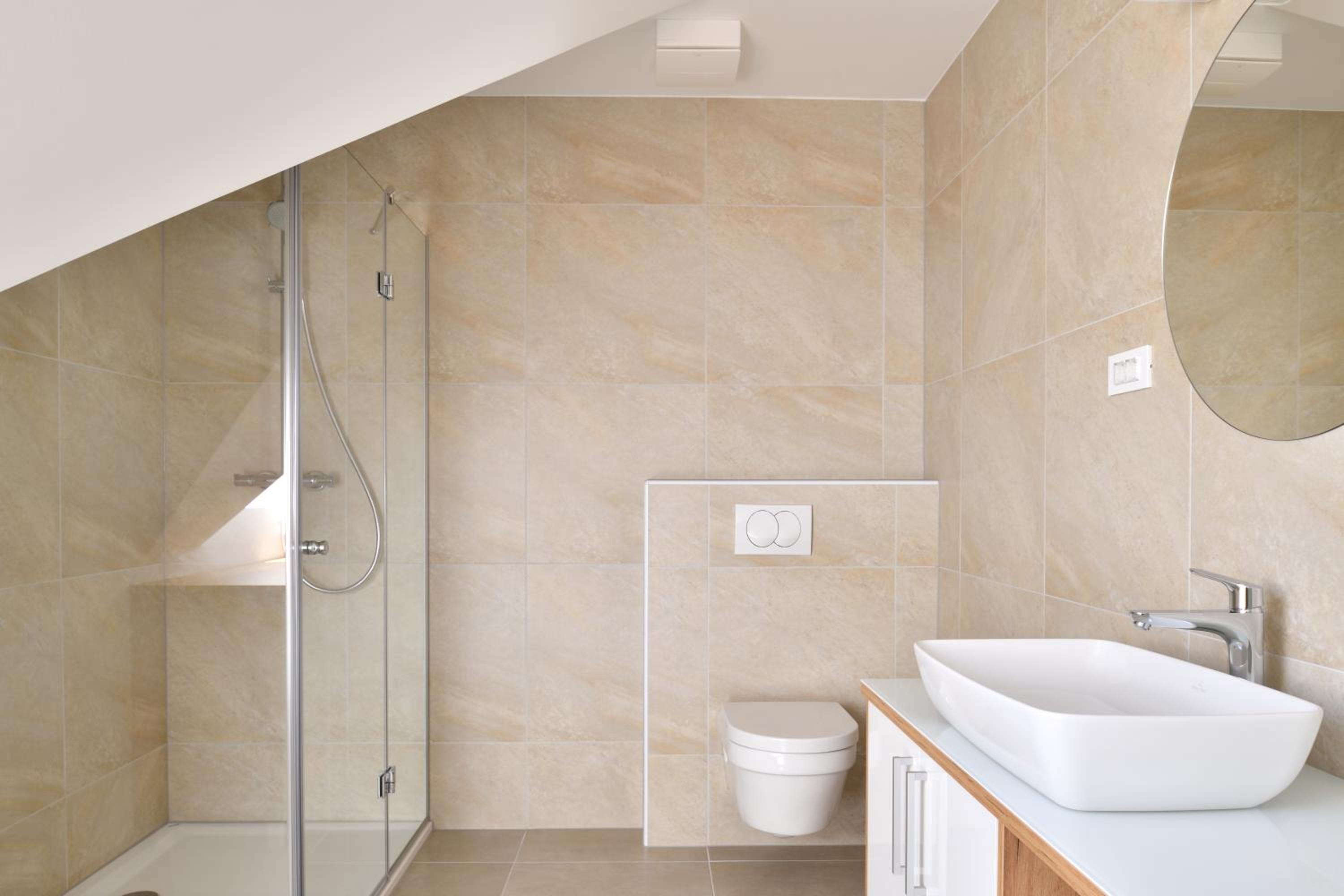 Family Suite with Balcony - Photo 8