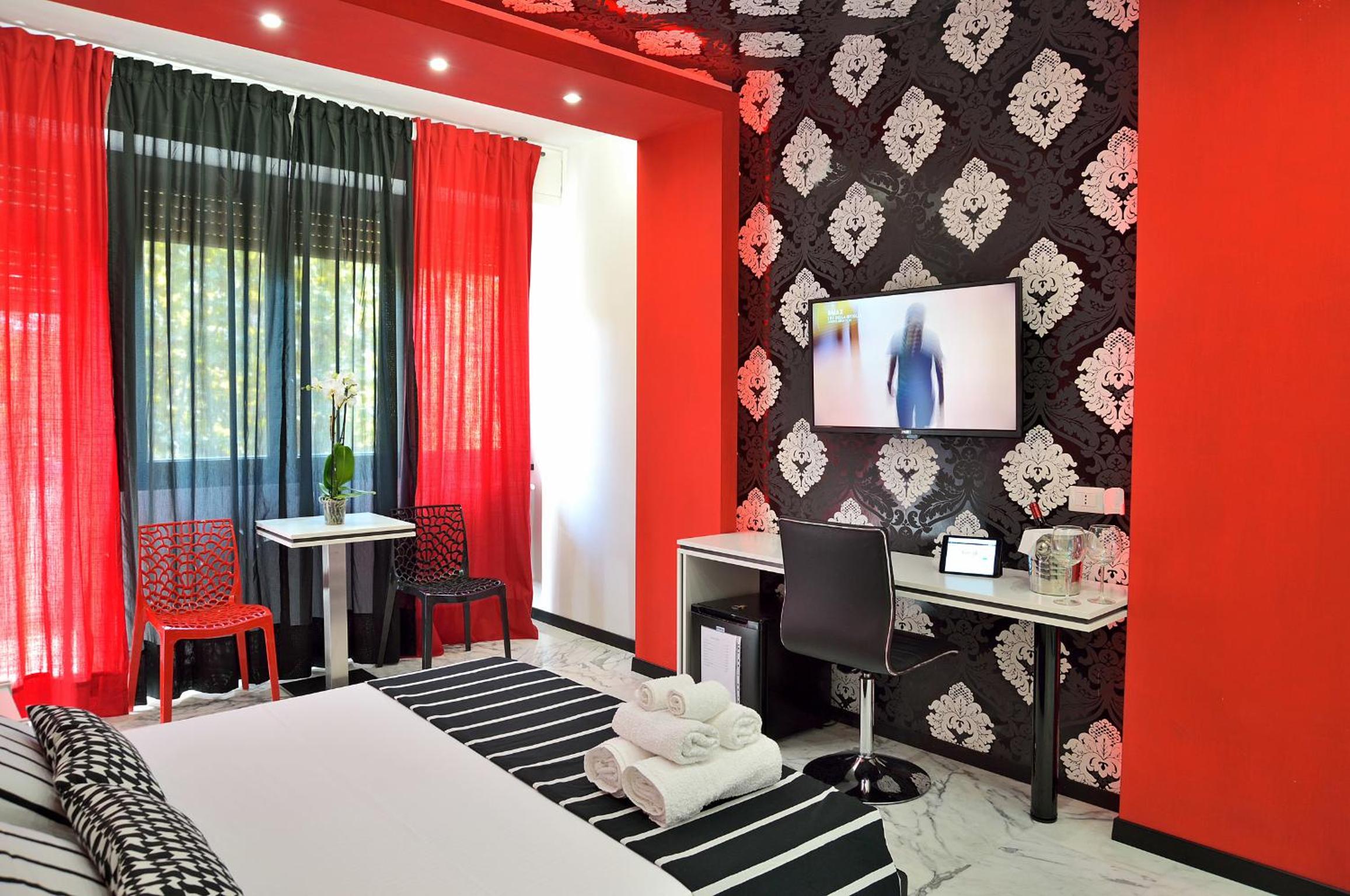 Double Room with Private External Bathroom photo 2