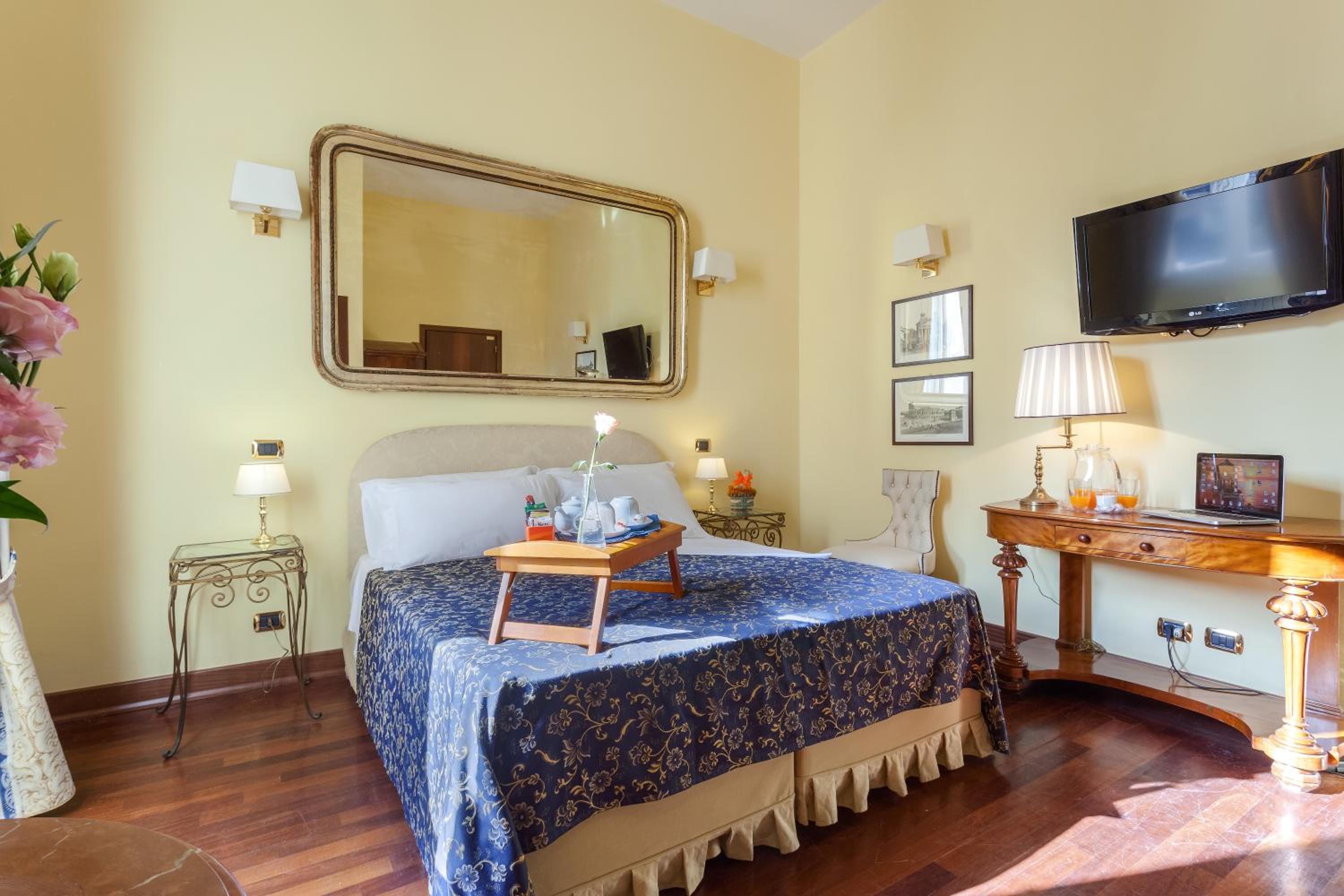 Standard Double Room with Hydromassage Shower photo 3