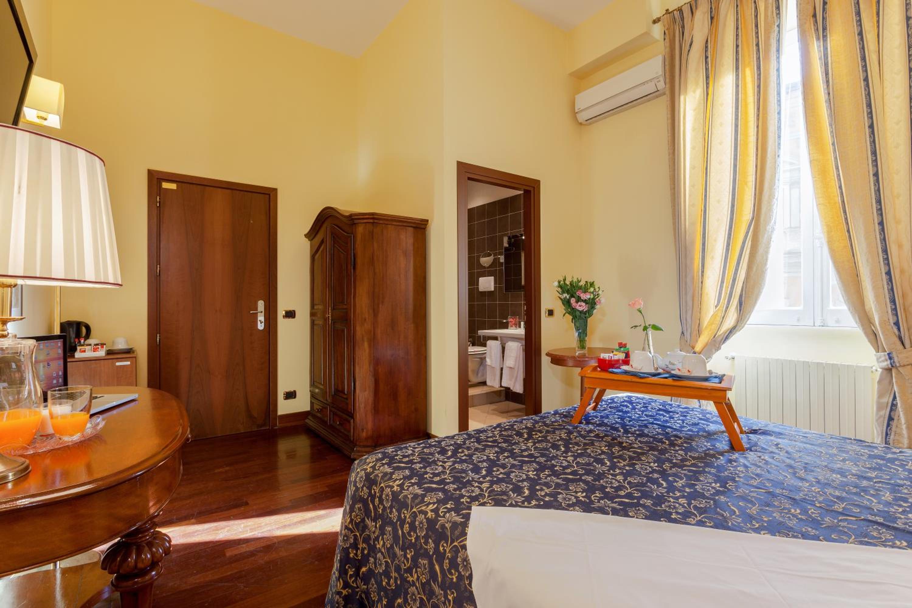 Standard Double Room with Hydromassage Shower photo 2