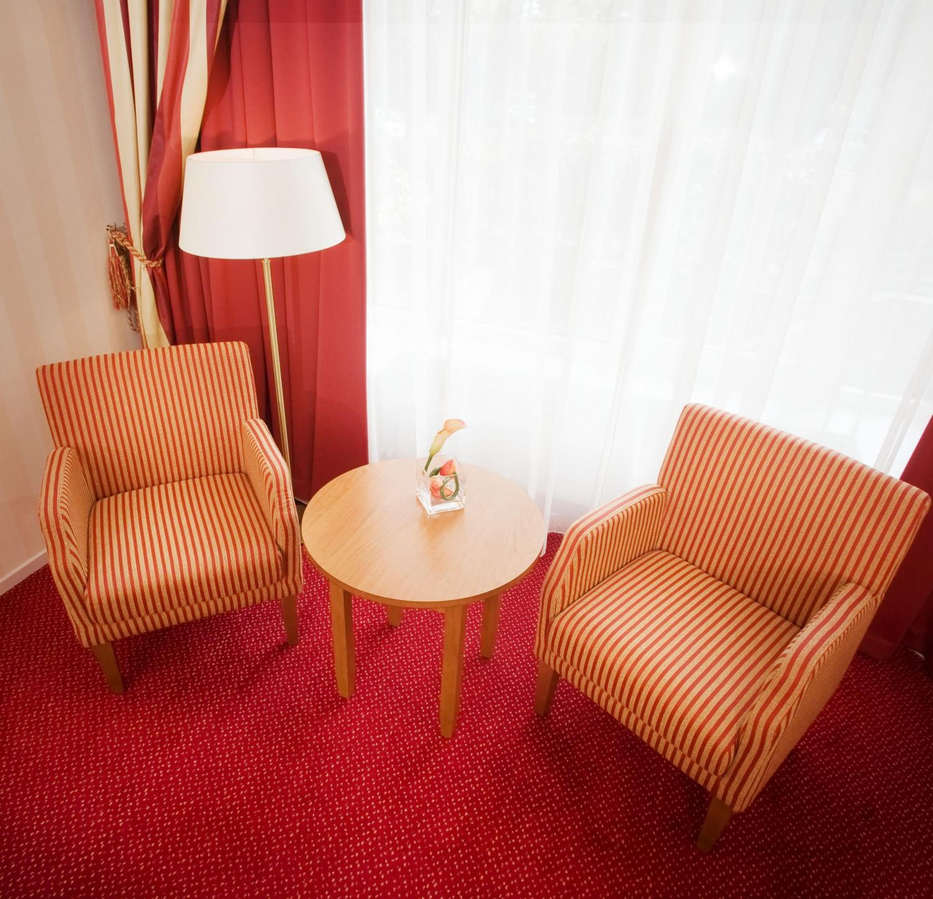 Economy Twin Room - Photo 3