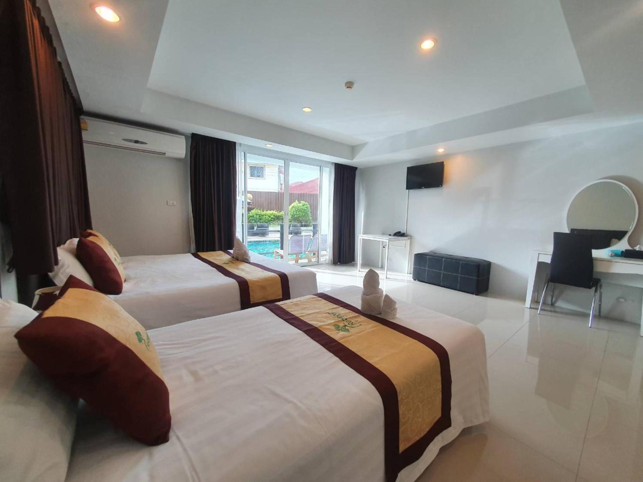 Triple Room with Pool View