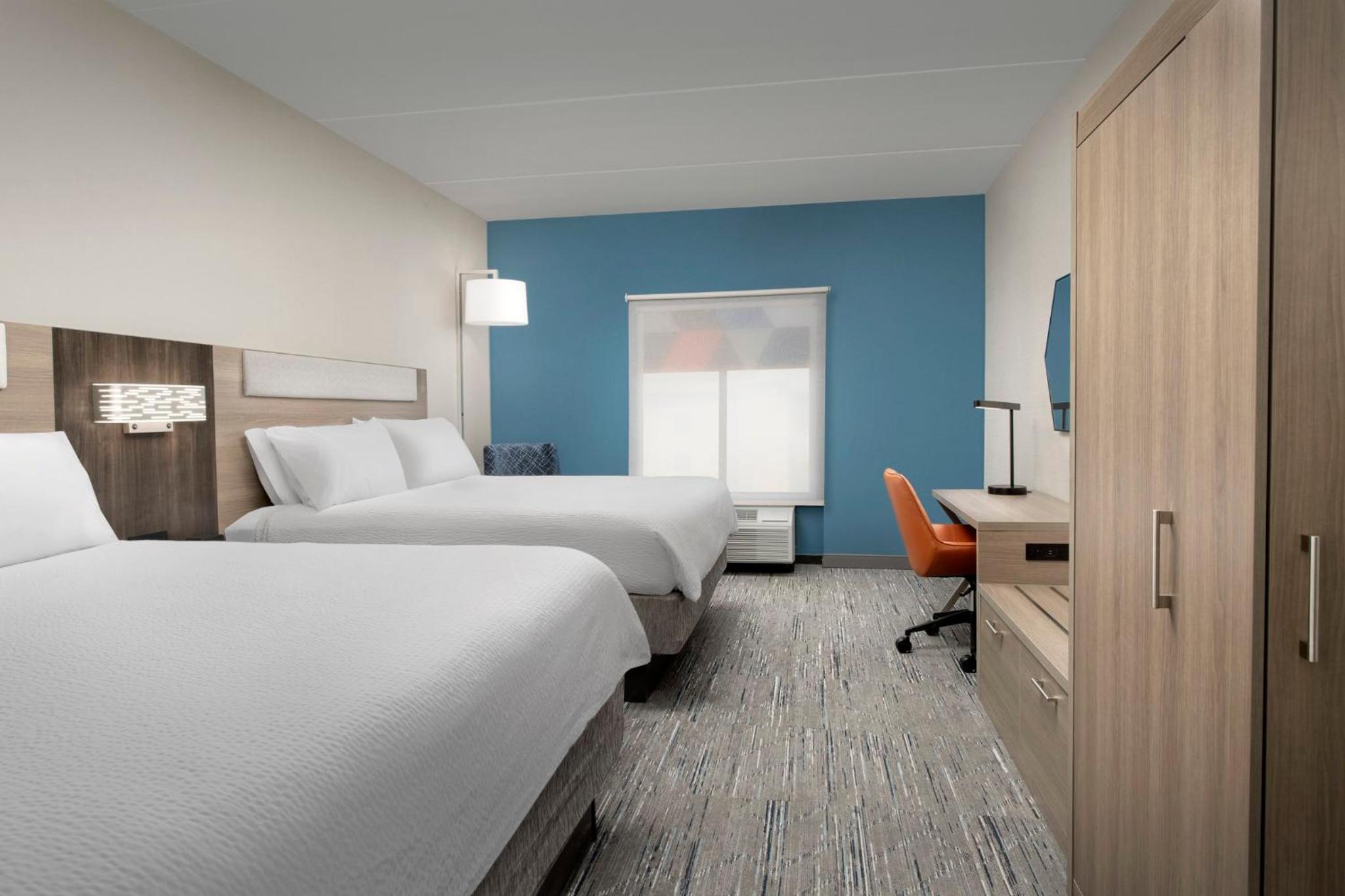 King Room with Two King Beds - Non-Smoking photo 3