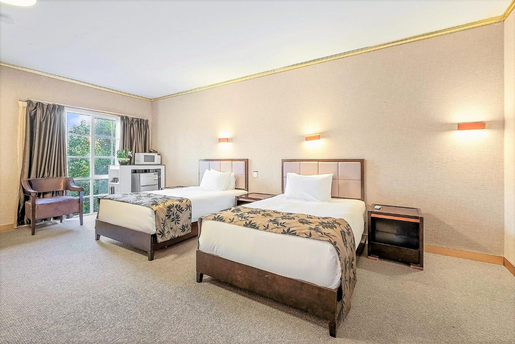 Hillview Spa Suite with Two Queen Beds