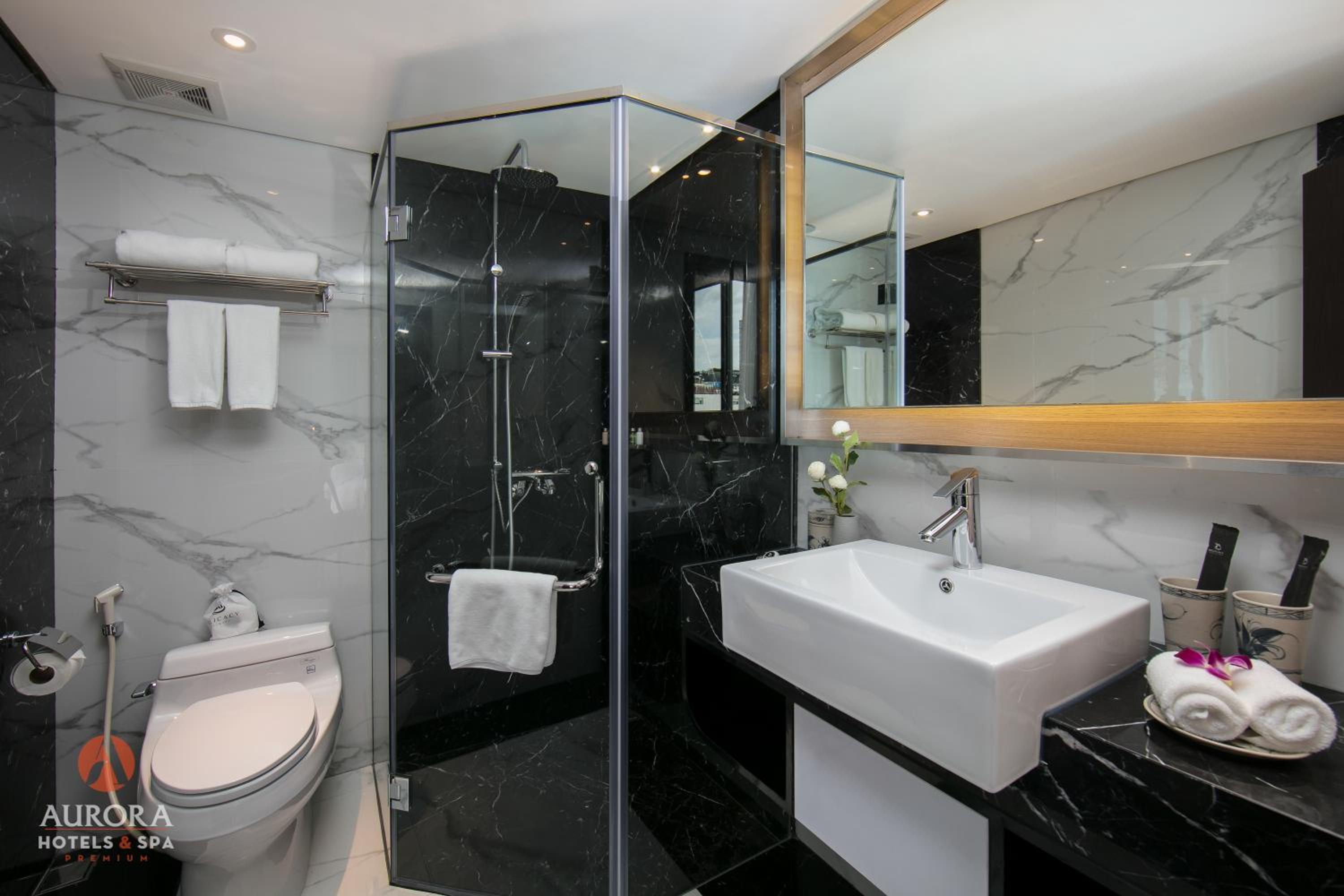 Suite with Lake View - Photo 4
