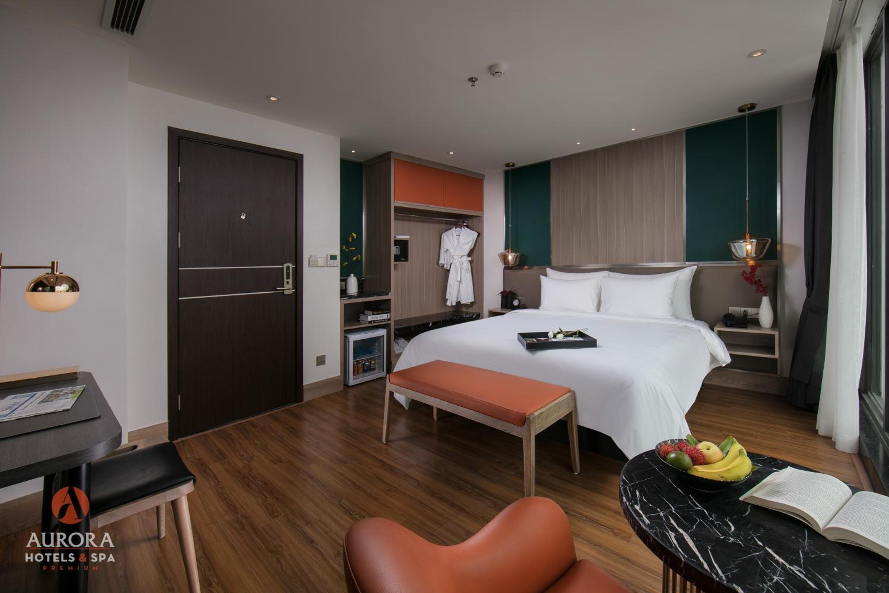 Suite with Lake View - Photo 5