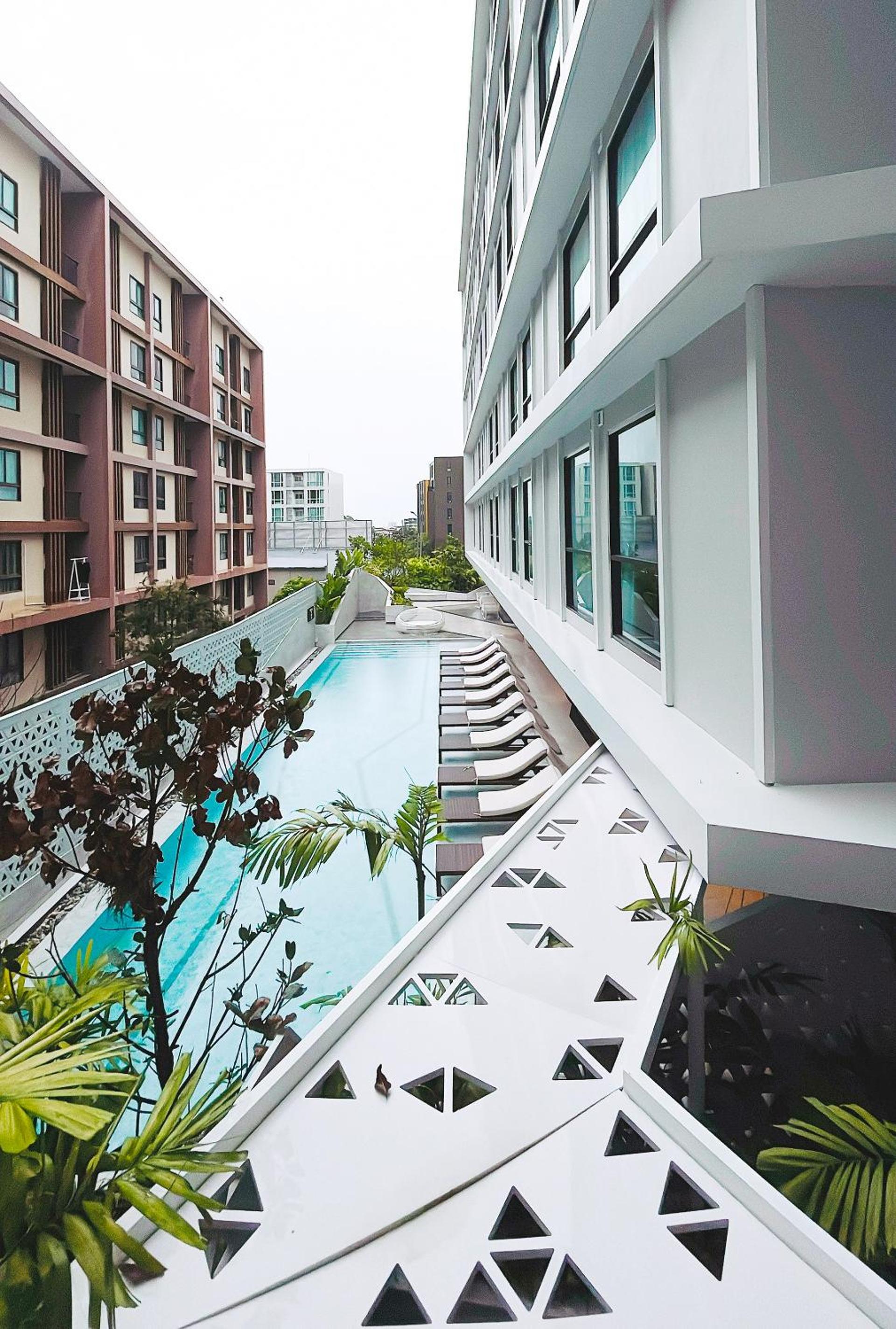 King Room with Pool View - Photo 9