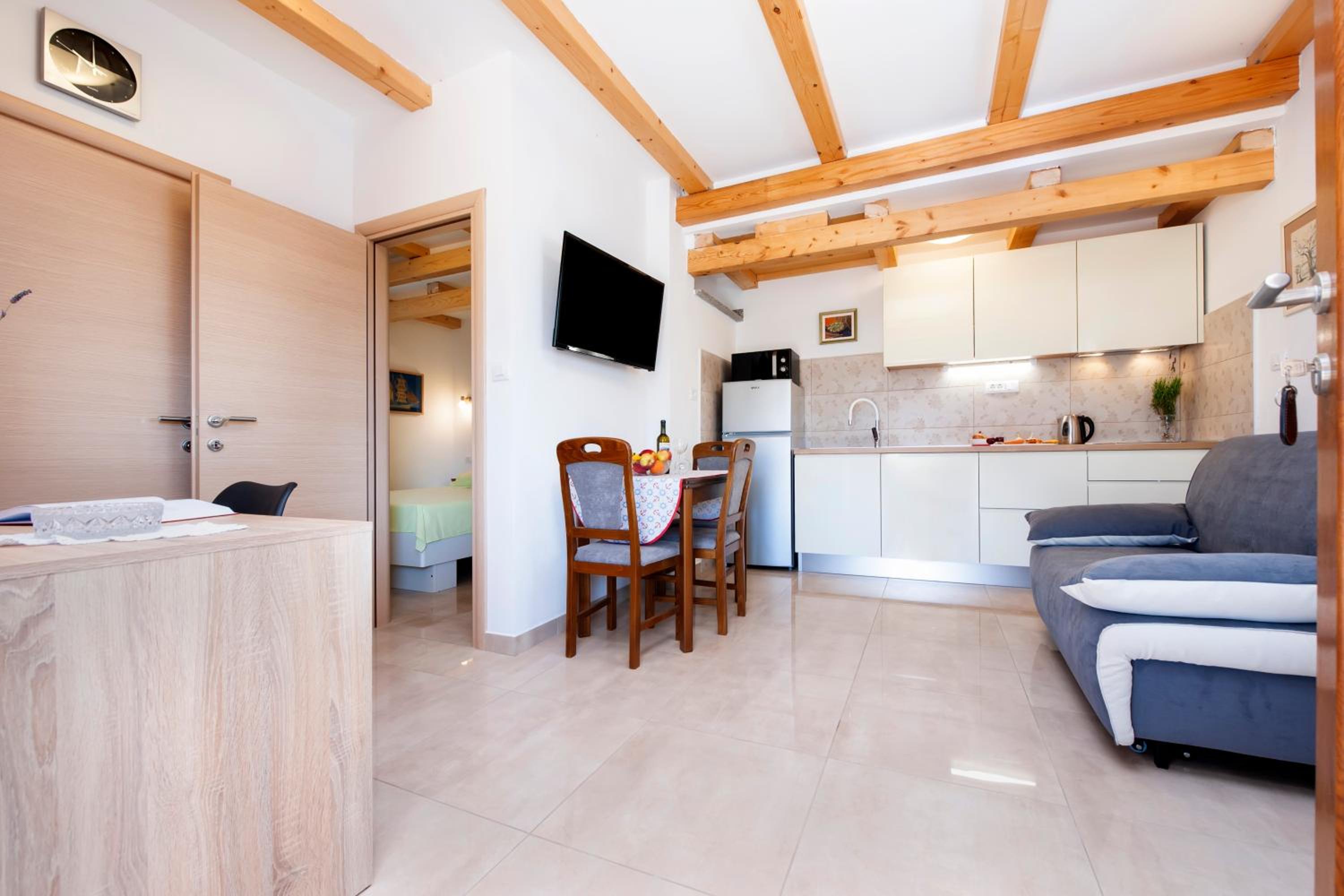 Apartment with Garden View - Photo 18
