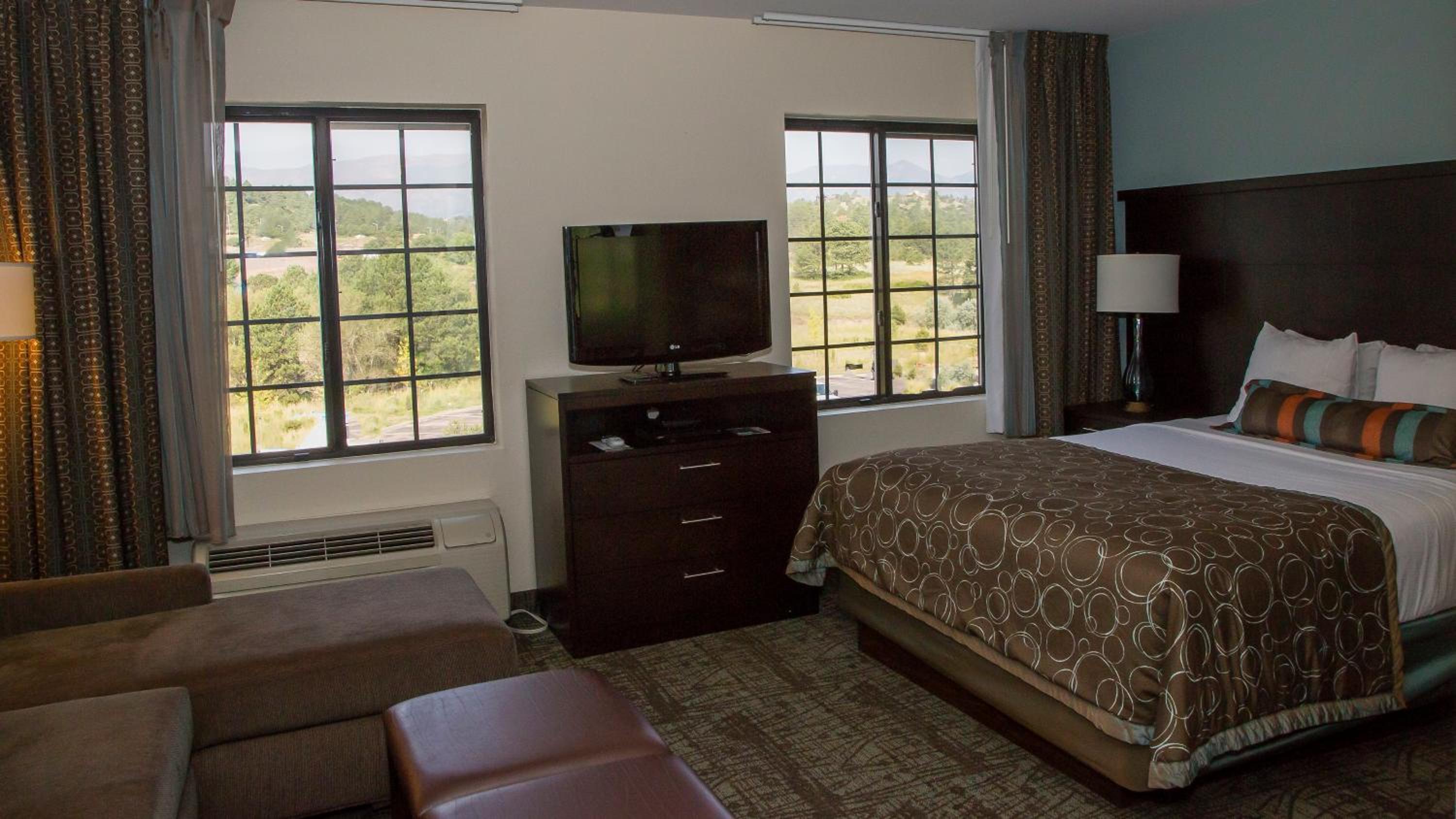 Queen Studio Suite - Photo 4
