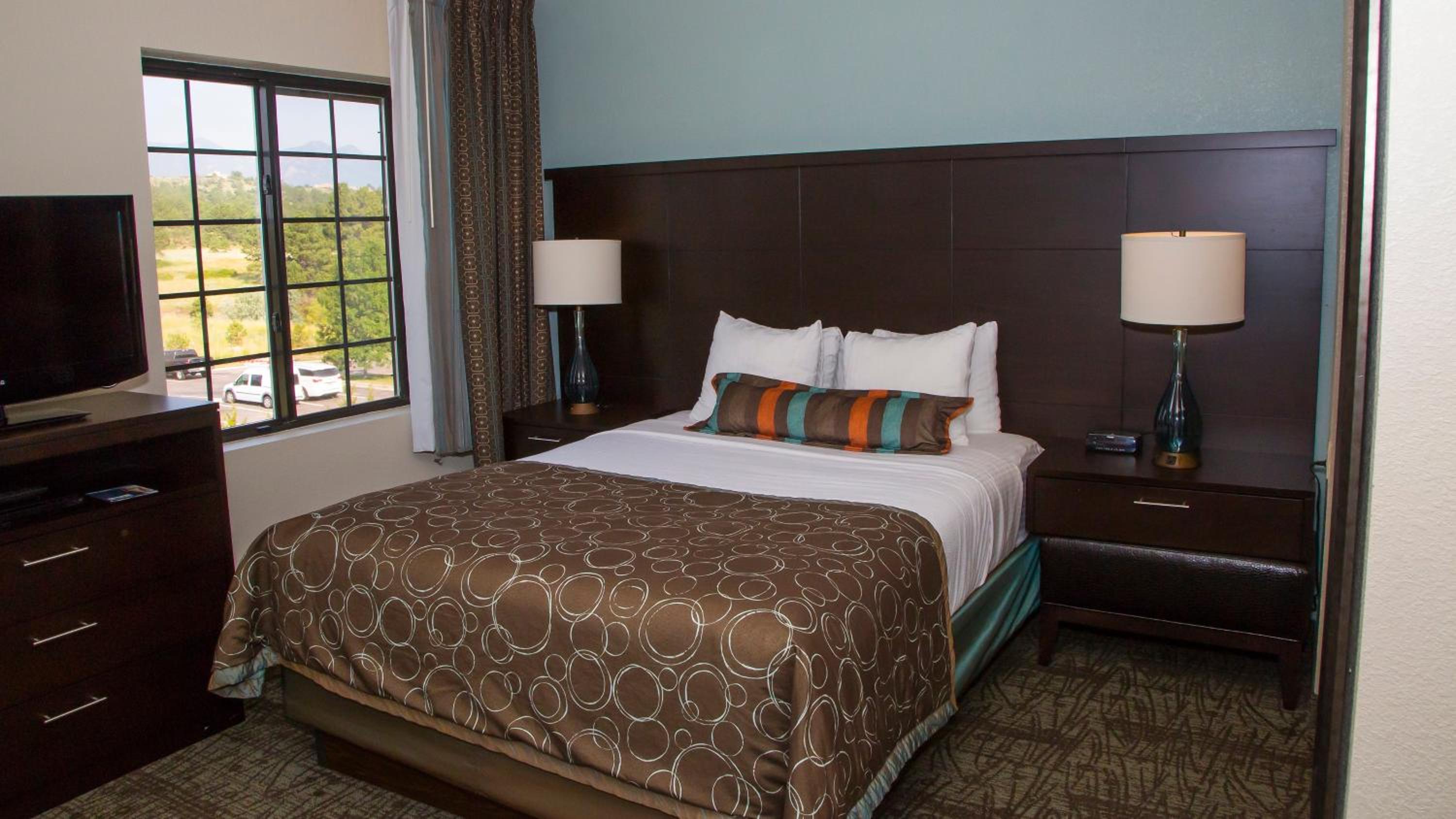 Queen Studio Suite - Photo 7