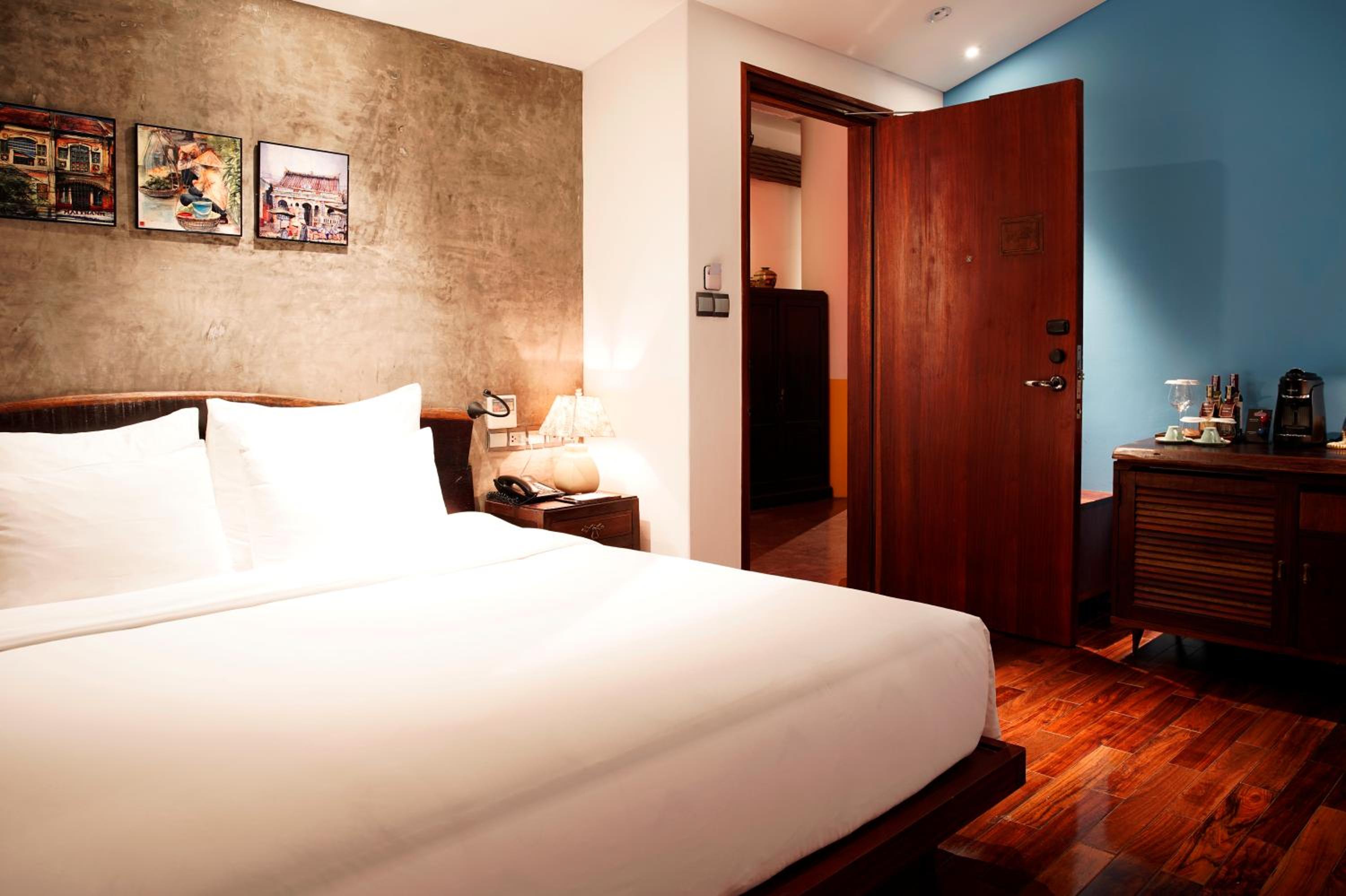 Saigon Balcony Double Room