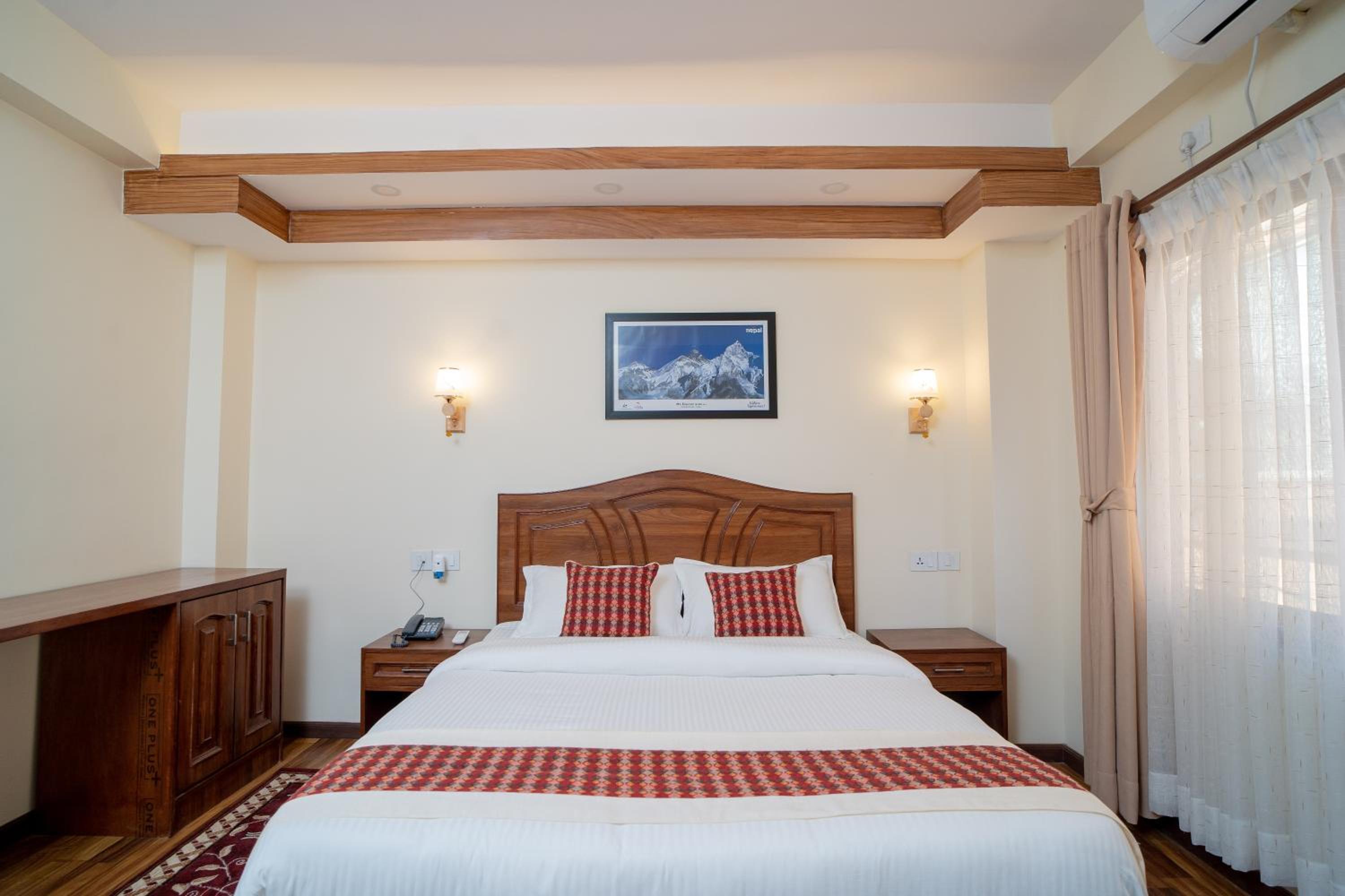 Deluxe Double Room with Bathtub with Complimentary Airport Pickup for International Arrival photo 2