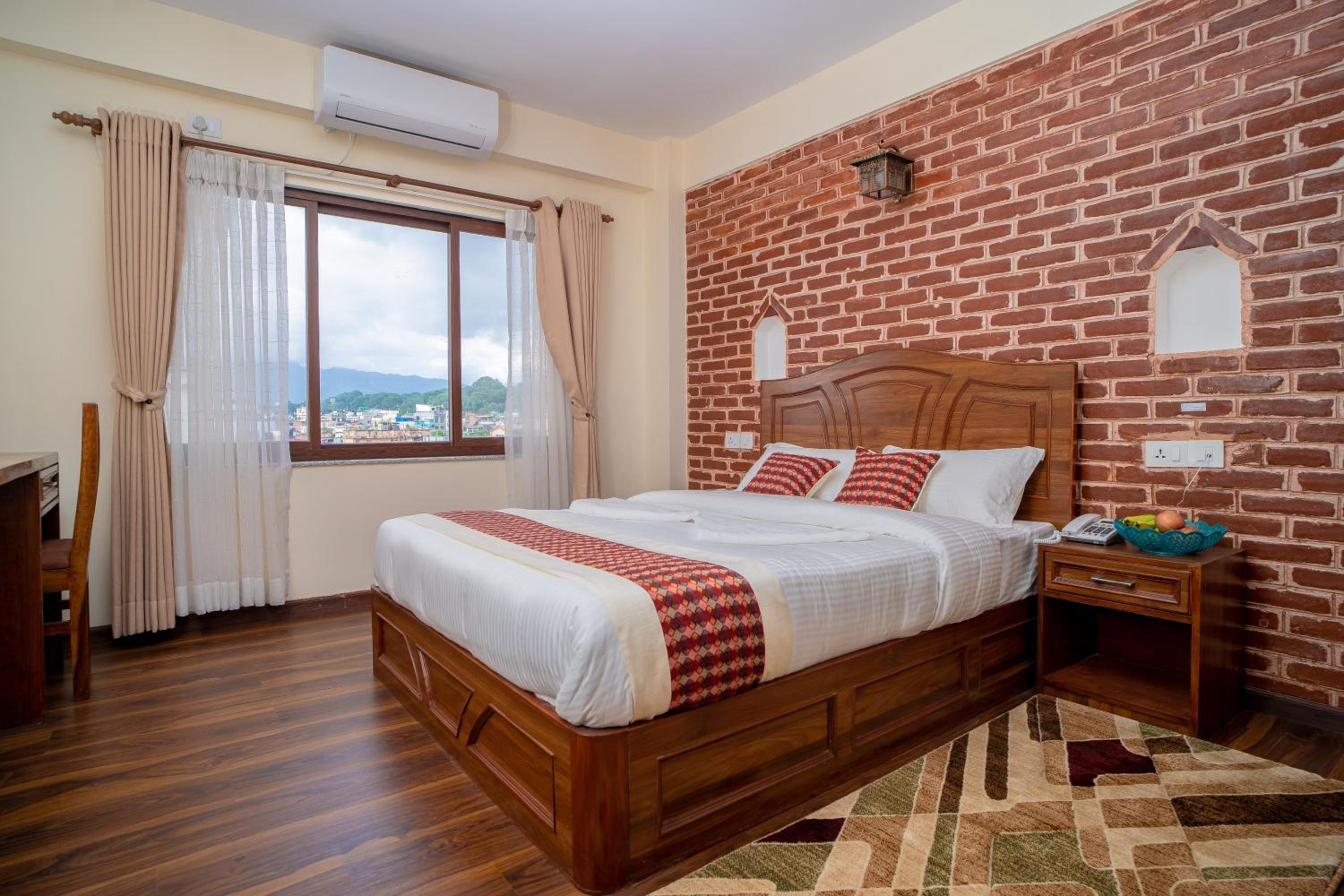 Deluxe Double Room with Bathtub with Complimentary Airport Pickup for International Arrival photo 1