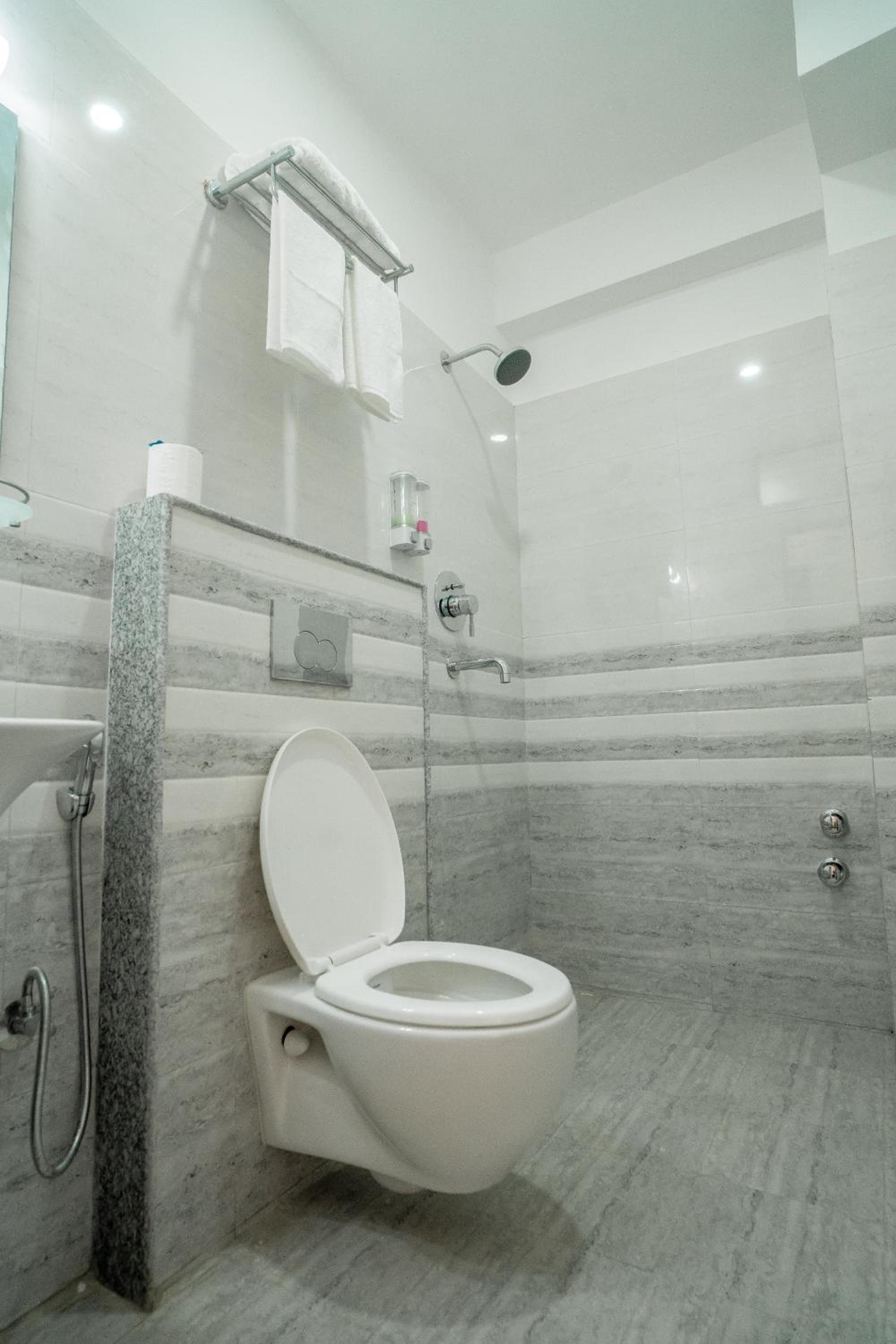 Deluxe Double or Twin Room with Balcony - Photo 9