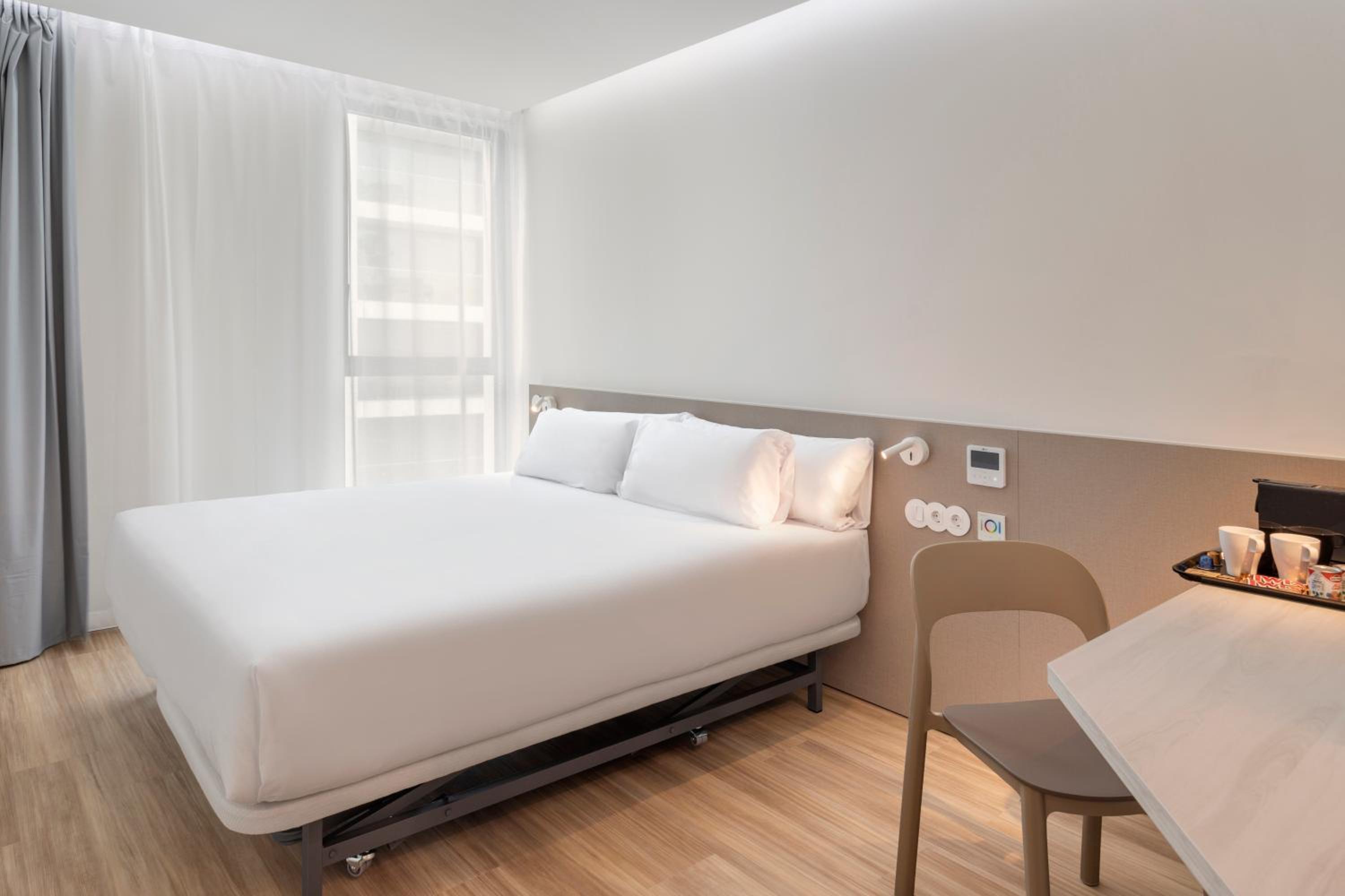 Deluxe Room - Photo 3
