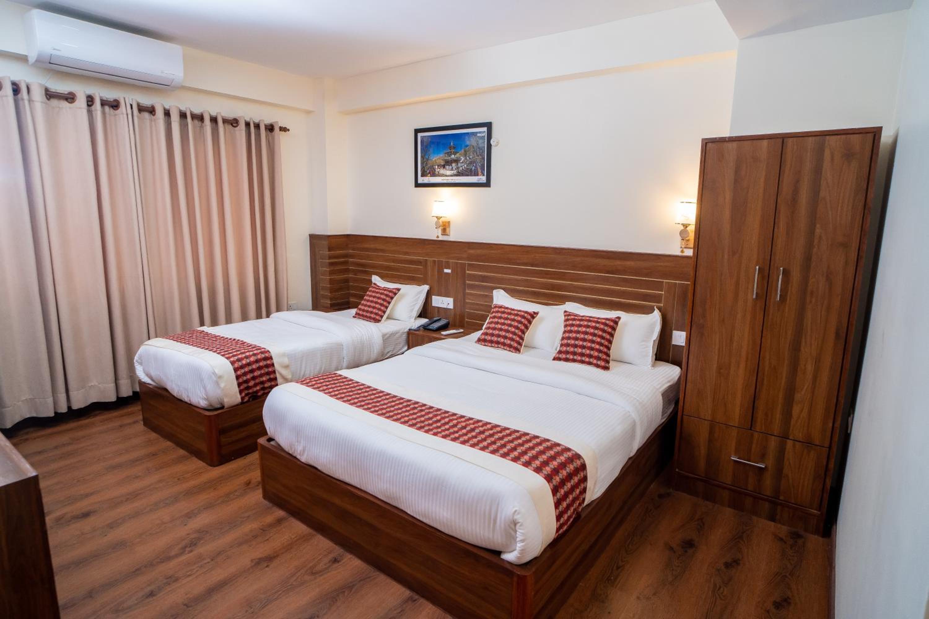 Deluxe Family Room - Photo 1