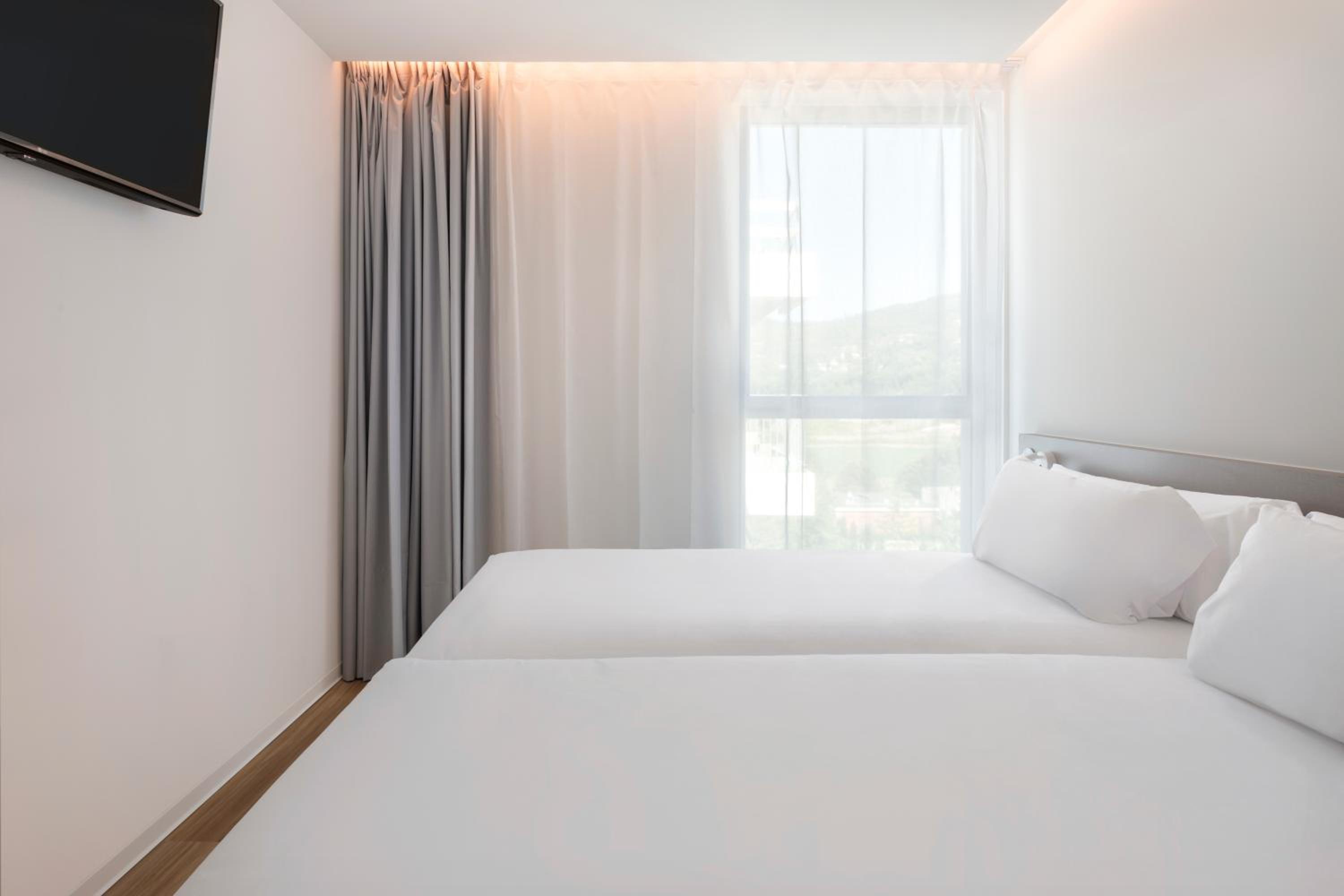 Twin Room - Photo 3