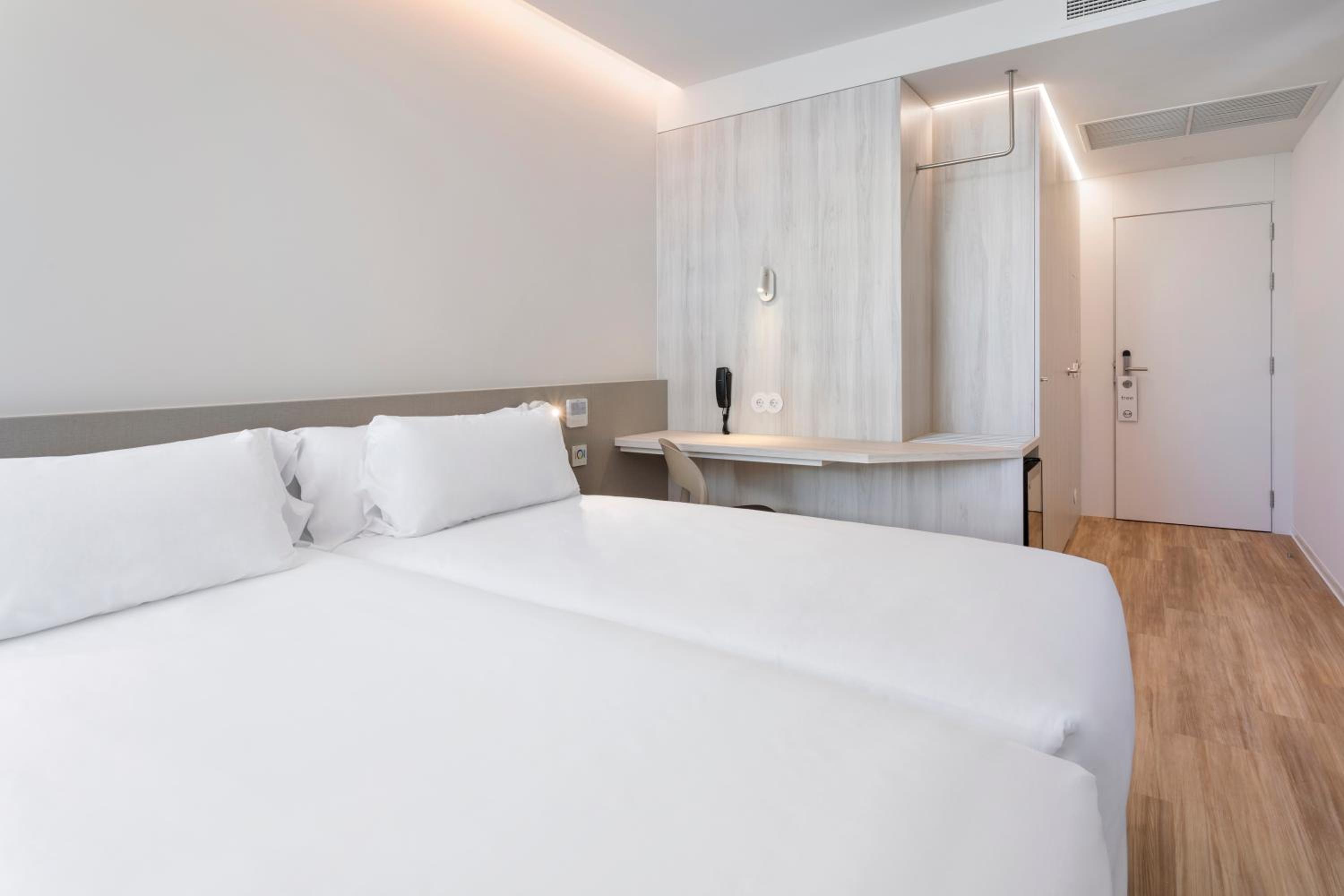 Twin Room - Photo 4