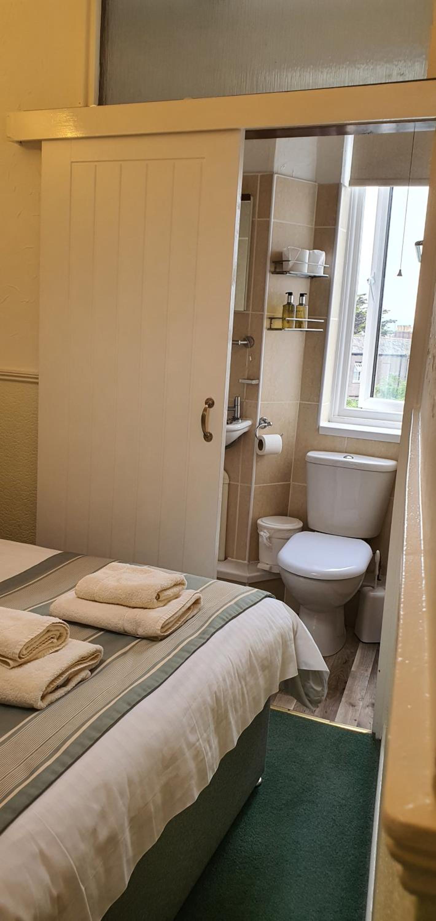 Budget Double Room photo 2